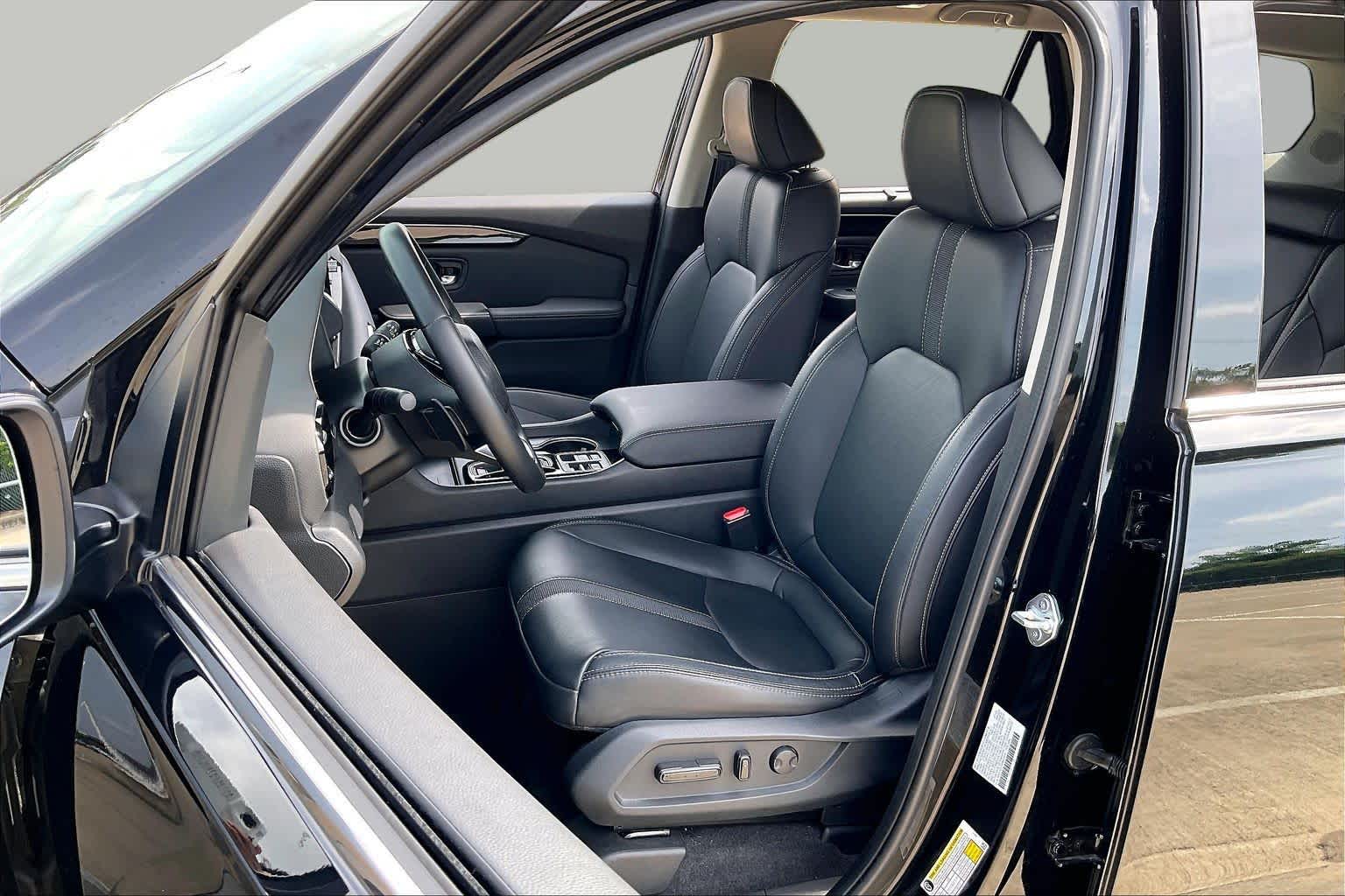 2023 Honda Pilot Touring Crystal Black Pearl at AutoNation USA Katy