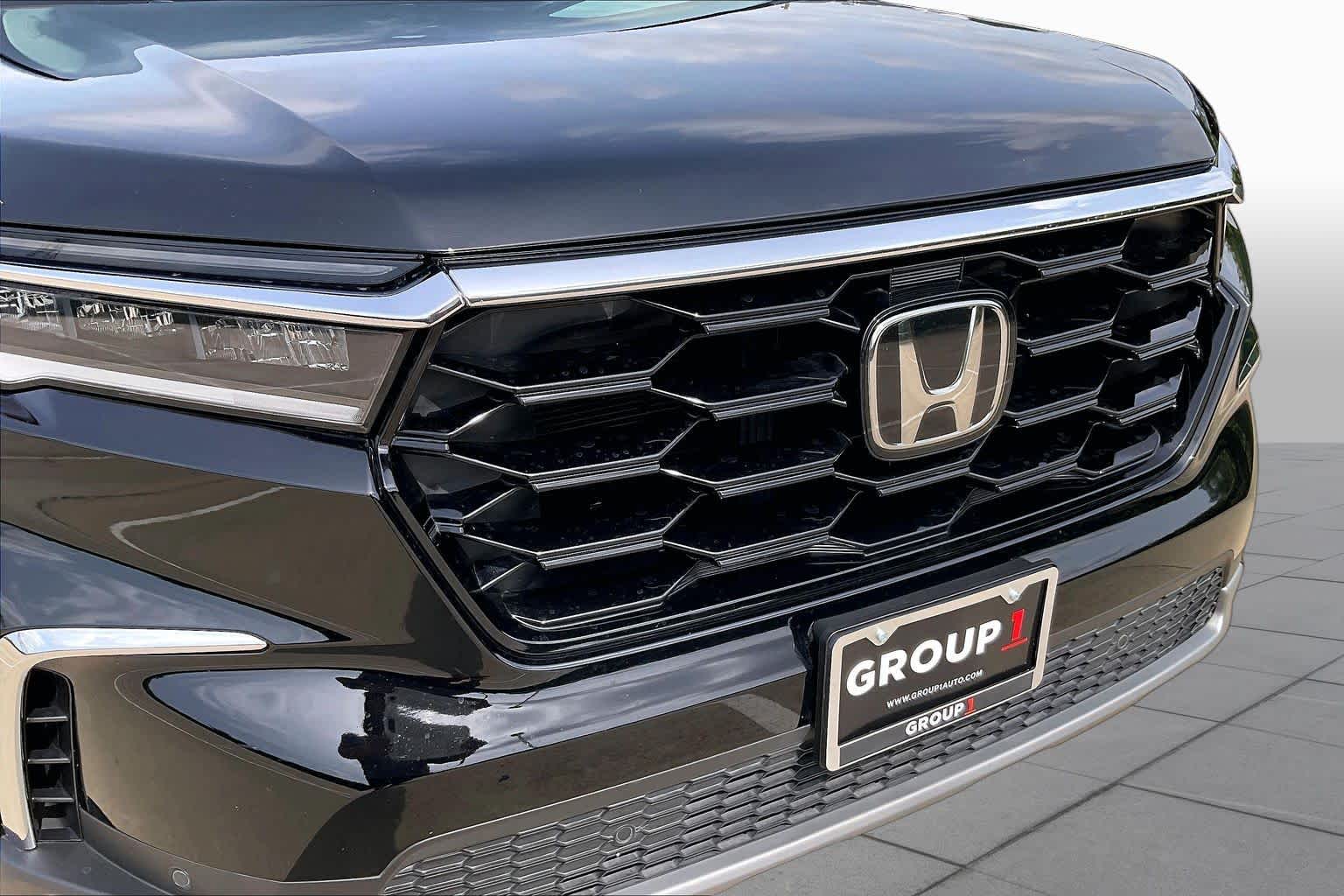 2023 Honda Pilot Touring Crystal Black Pearl at AutoNation USA Katy