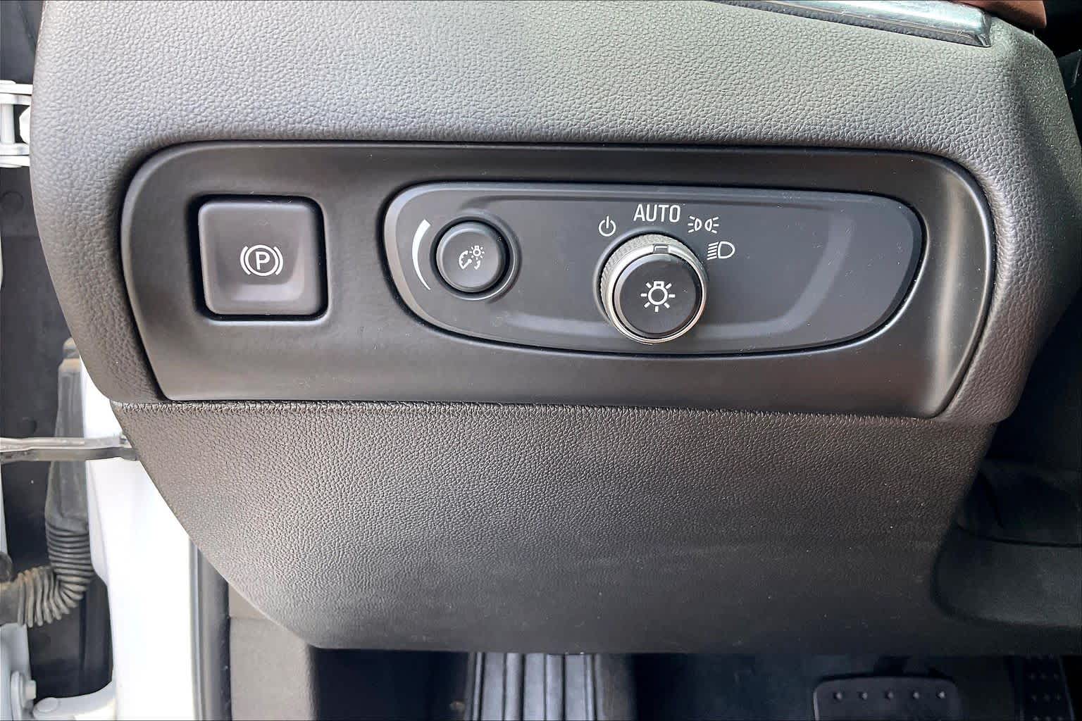 2021 Buick Enclave Avenir White Frost Tricoat at AutoNation USA Houston