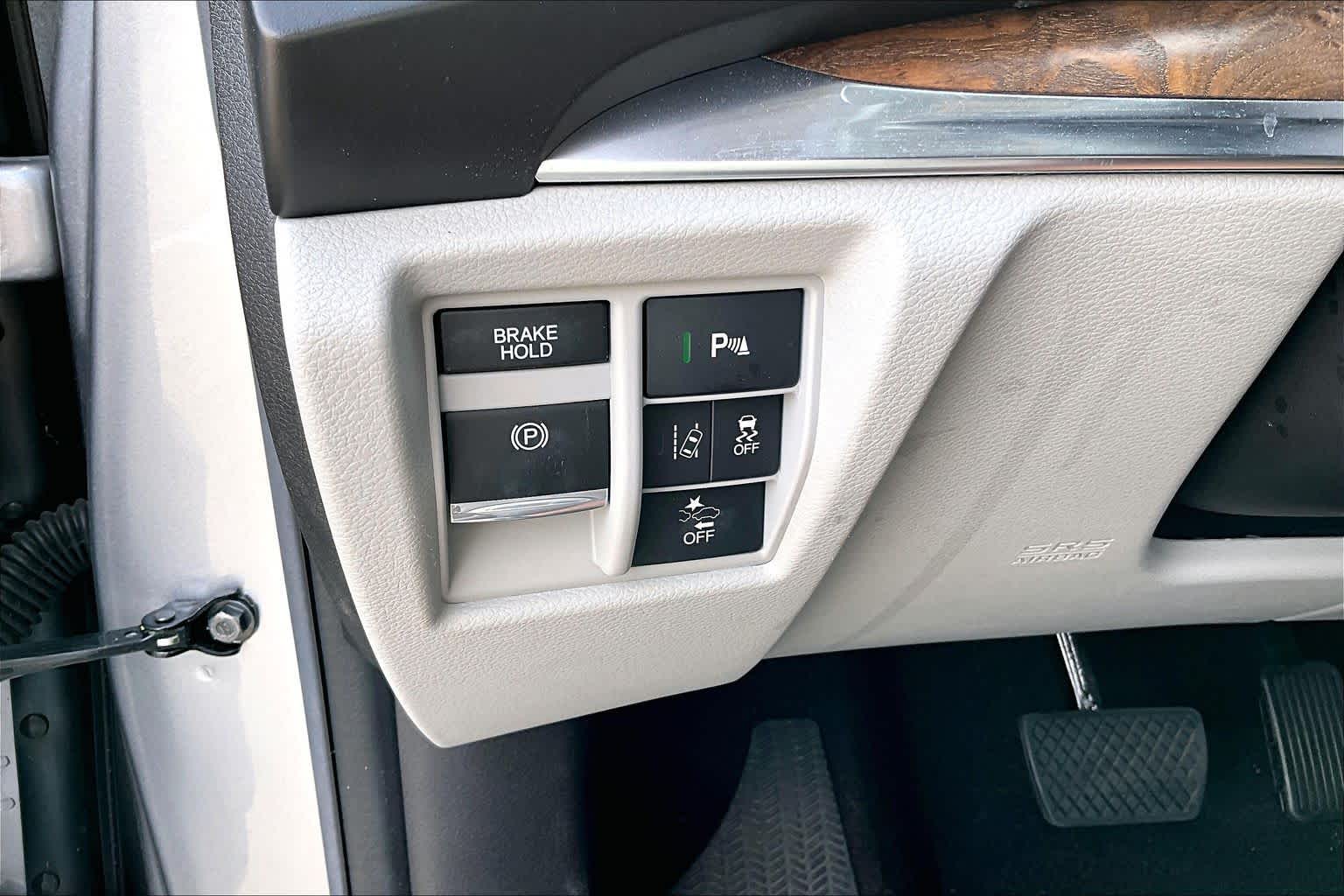 2020 Acura MDX photo 33 of 34