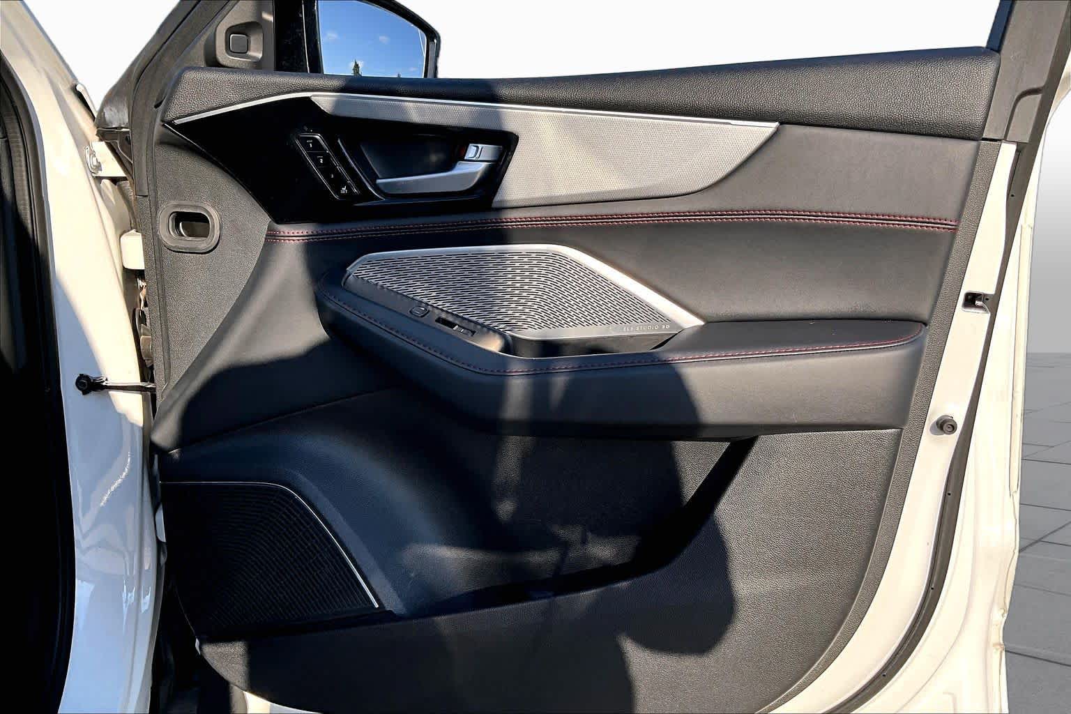 2022 Acura MDX photo 21 of 35
