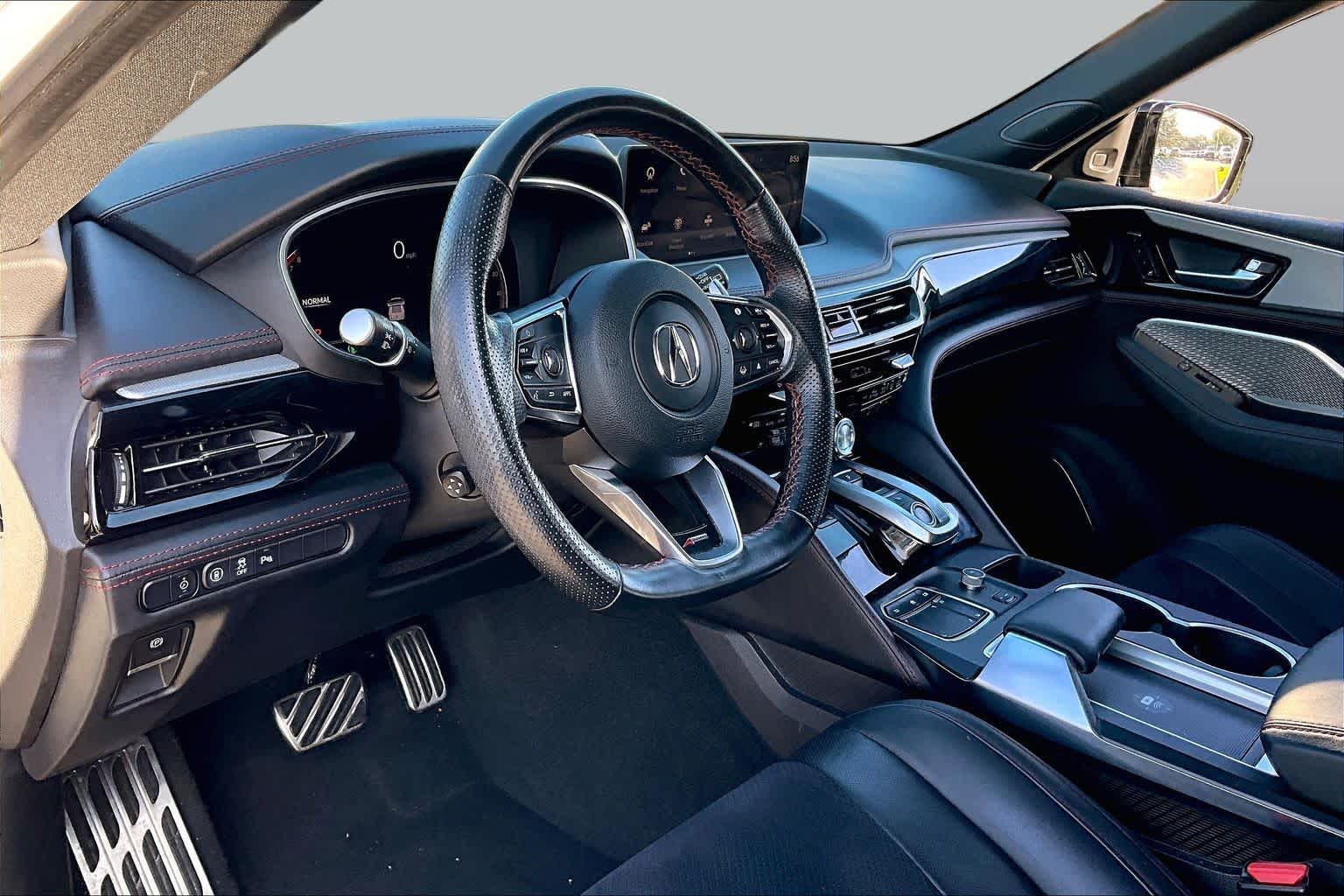 2022 Acura MDX photo 16 of 35
