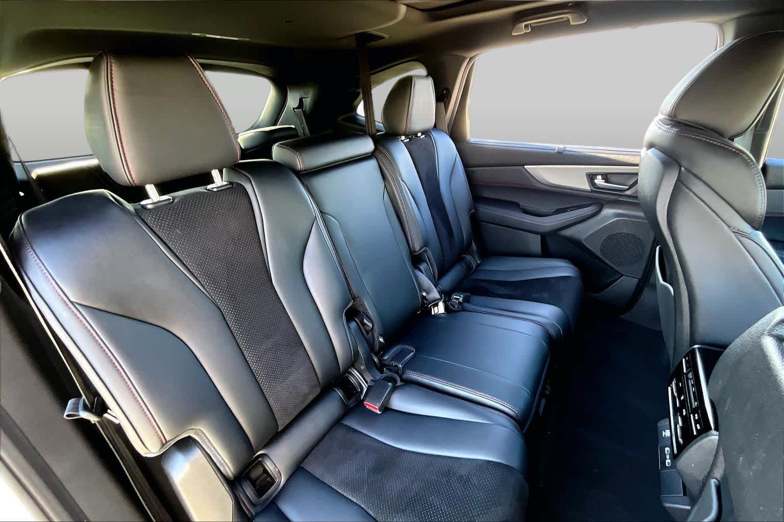 2022 Acura MDX photo 18 of 35
