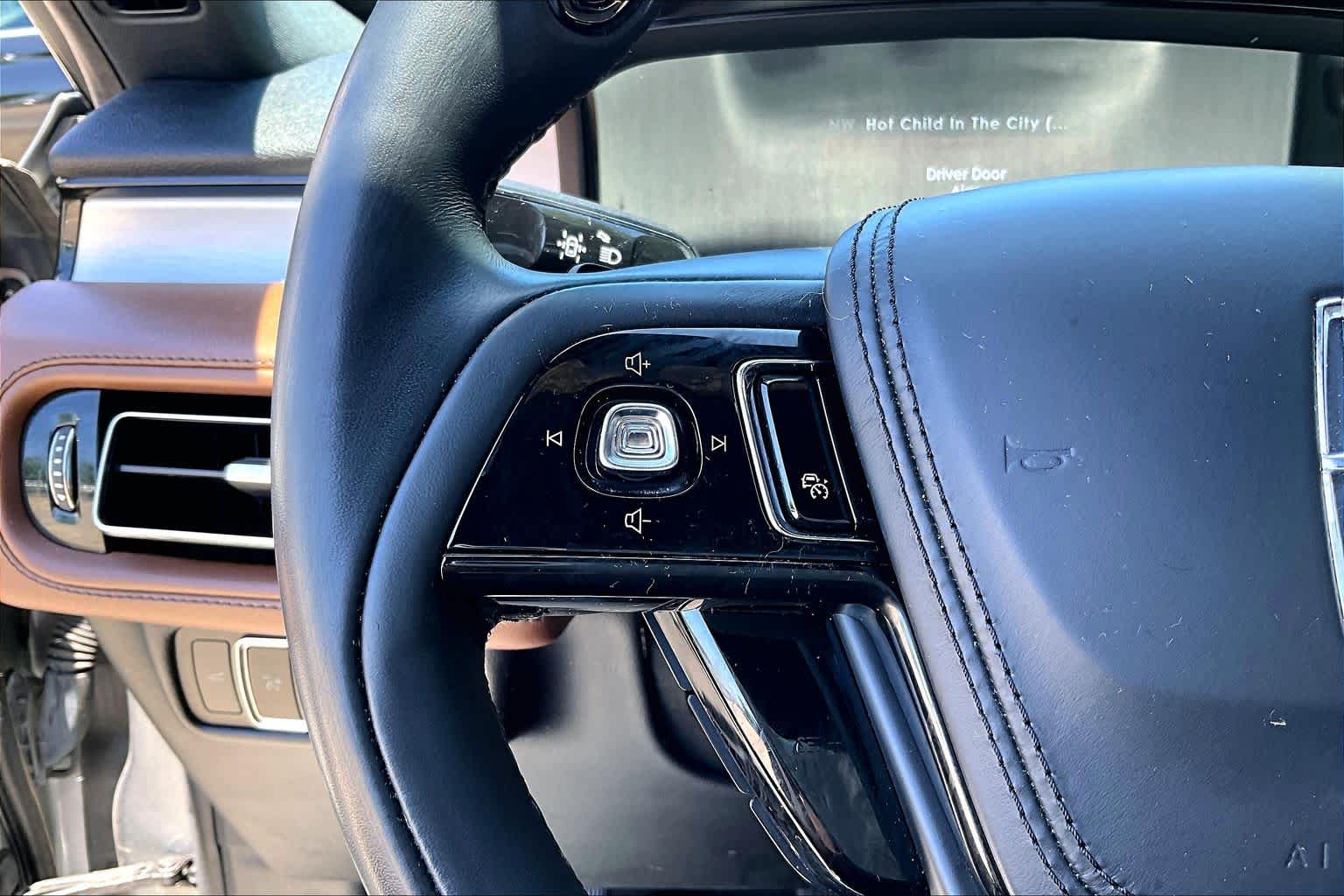 2023 Lincoln Aviator Reserve Silver Radiance Metallic Clearcoat at AutoNation USA Houston