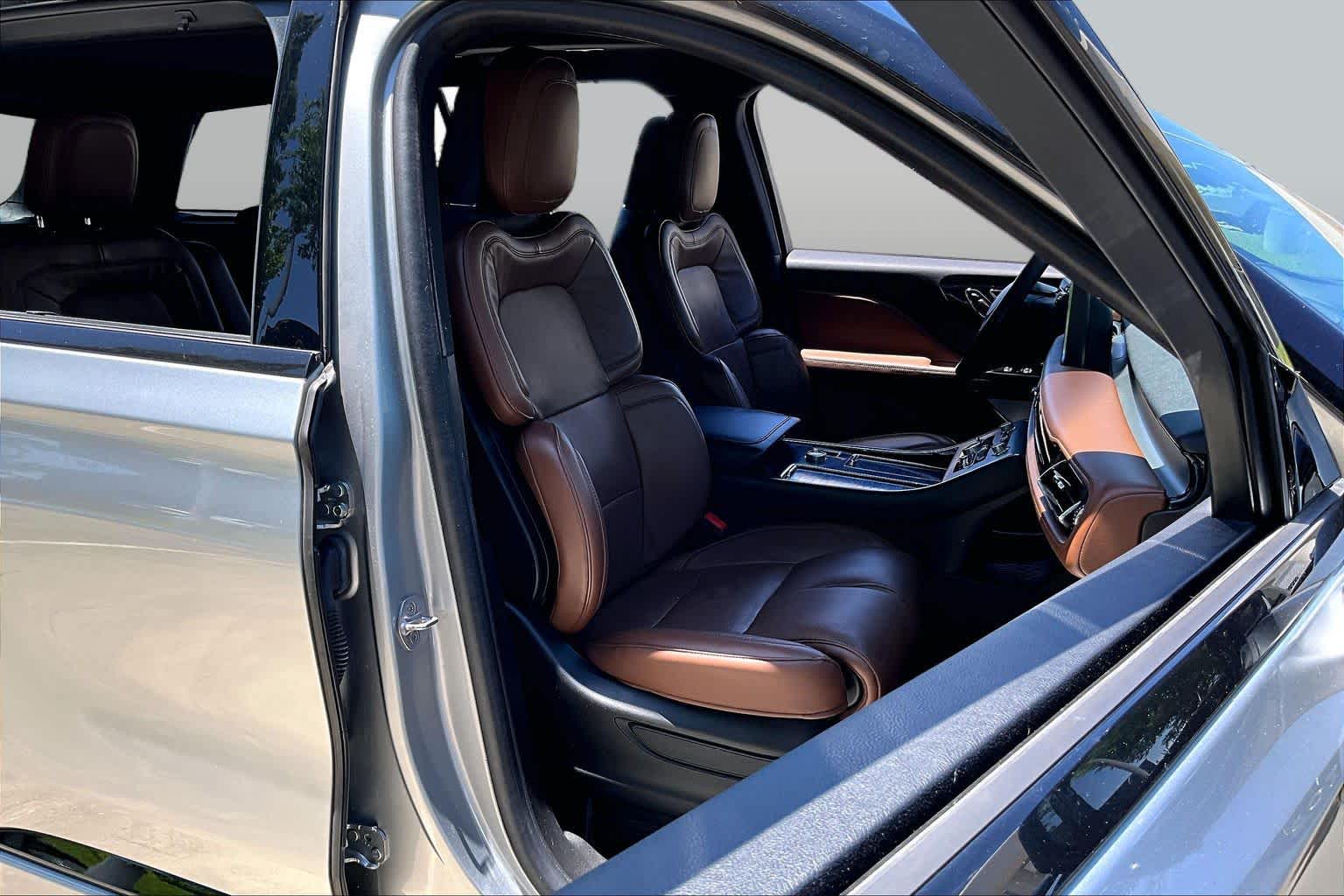 2023 Lincoln Aviator Reserve Silver Radiance Metallic Clearcoat at AutoNation USA Houston