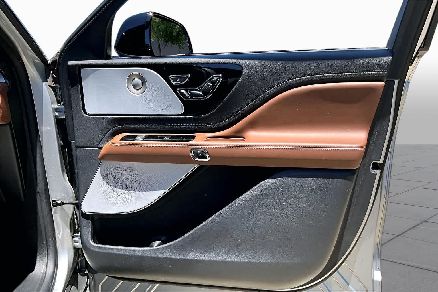 2023 Lincoln Aviator Reserve Silver Radiance Metallic Clearcoat at AutoNation USA Houston
