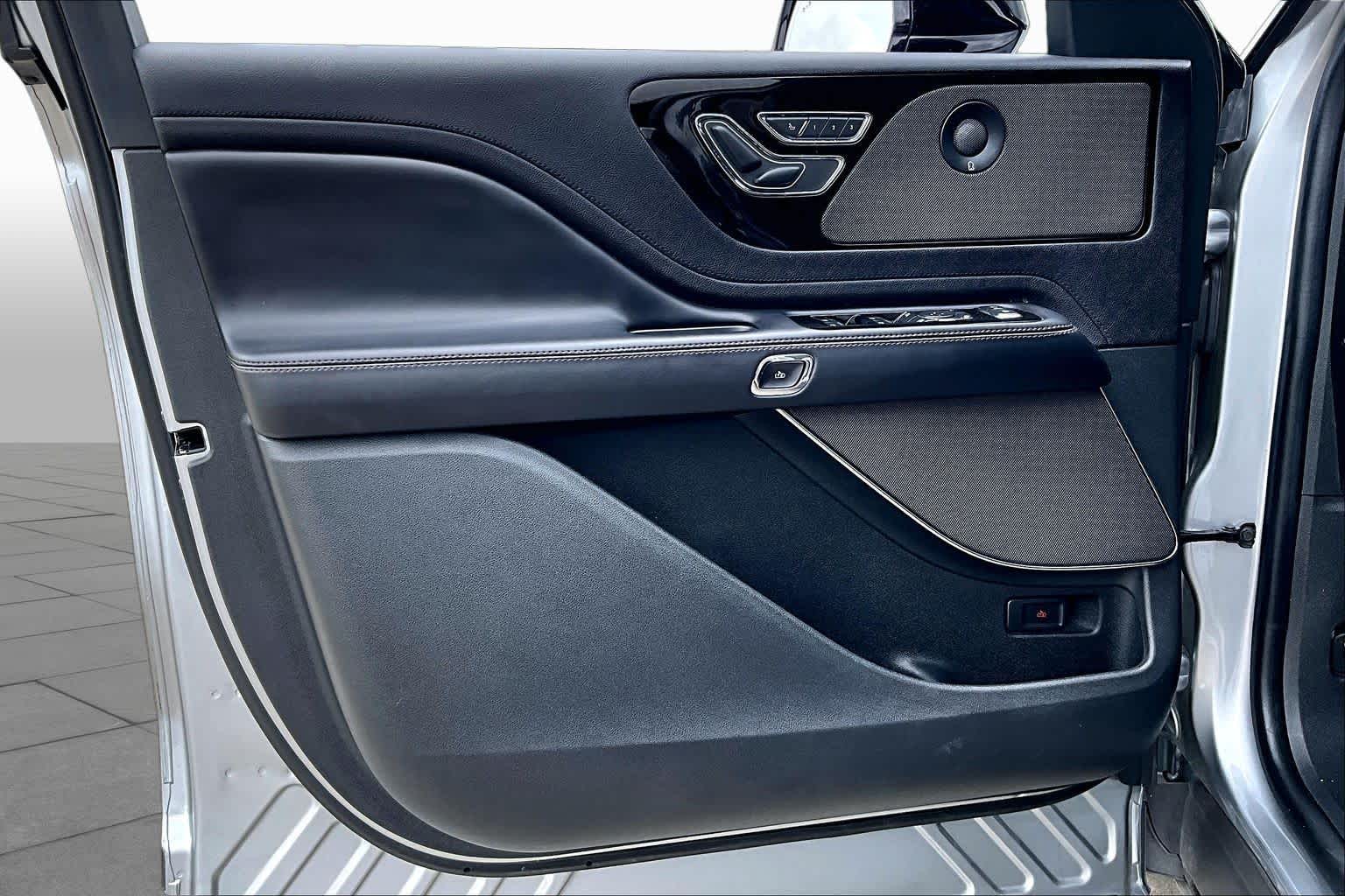 2022 Lincoln Aviator Reserve Silver Radiance Metallic Clearcoat at Baytown Ford