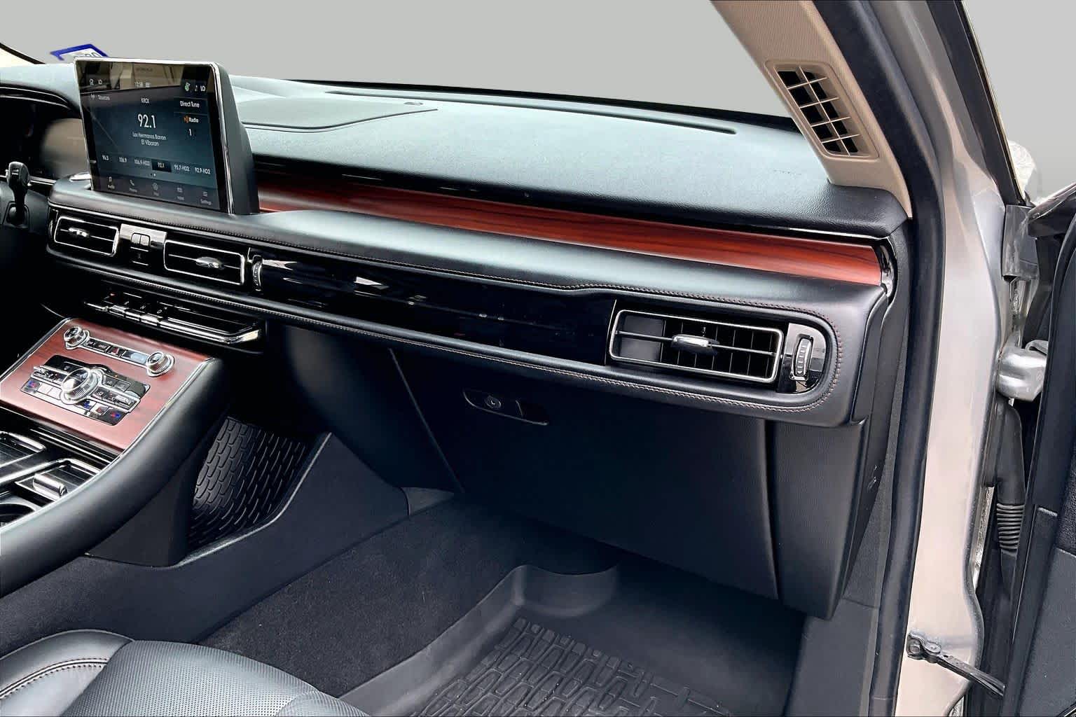 2022 Lincoln Aviator Reserve Silver Radiance Metallic Clearcoat at Baytown Ford