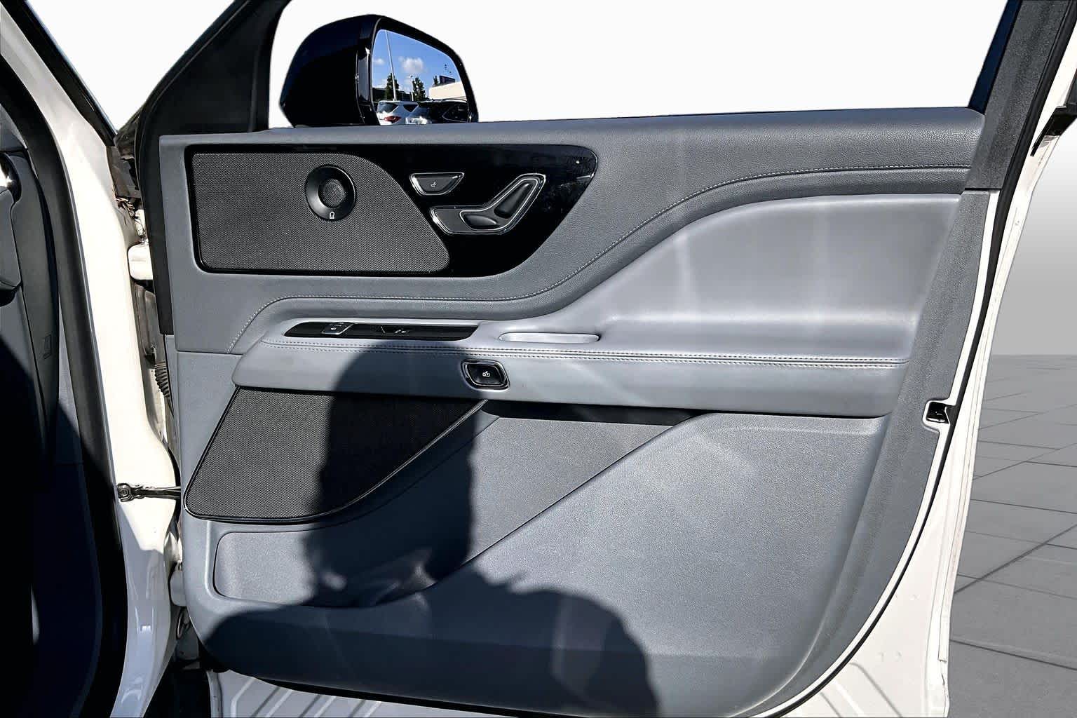 2020 Lincoln Aviator Reserve Pristine White Metallic Tri-Coat at Mercedes-Benz of Houston North