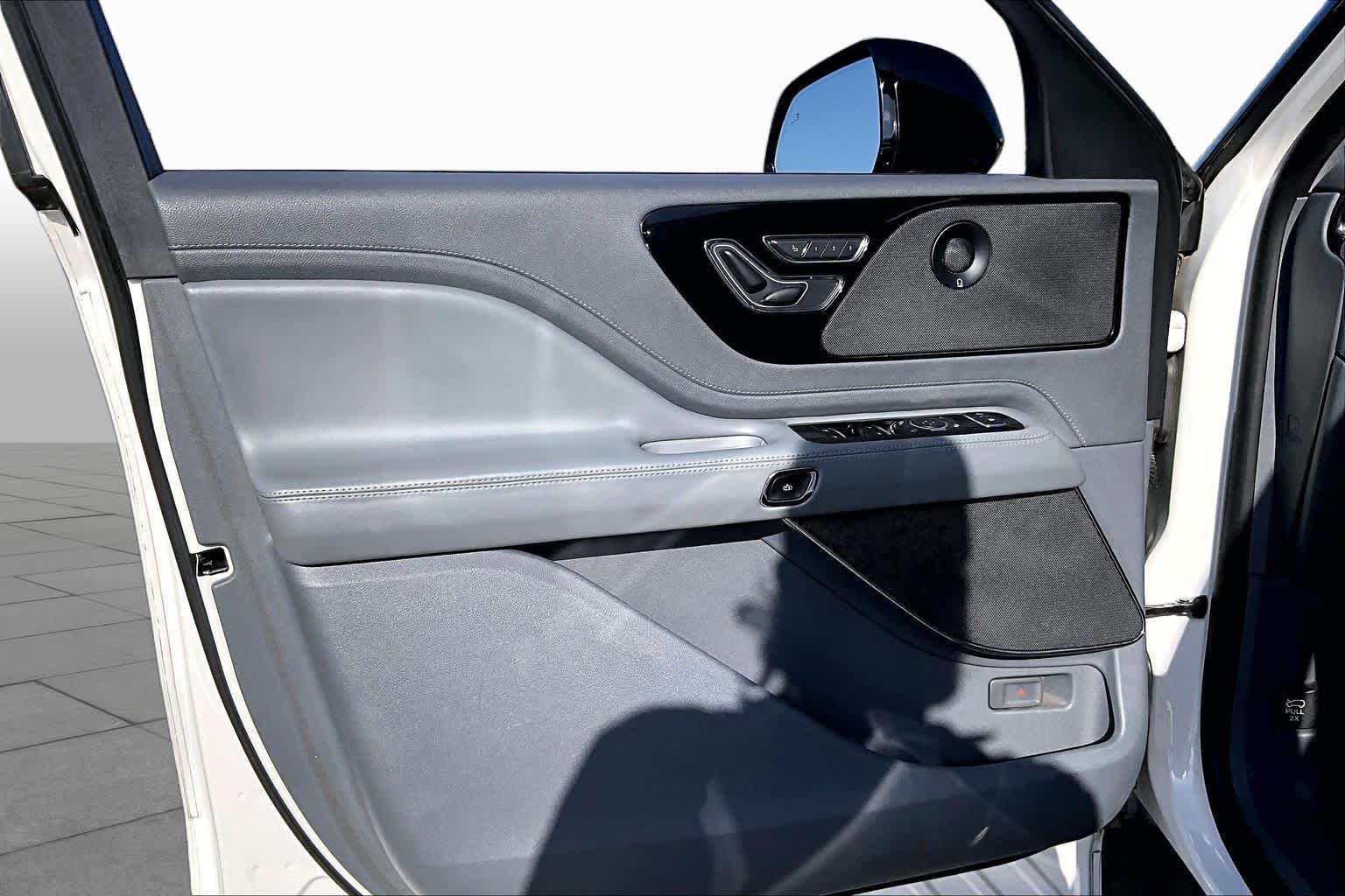 2020 Lincoln Aviator Reserve Pristine White Metallic Tri-Coat at Mercedes-Benz of Houston North