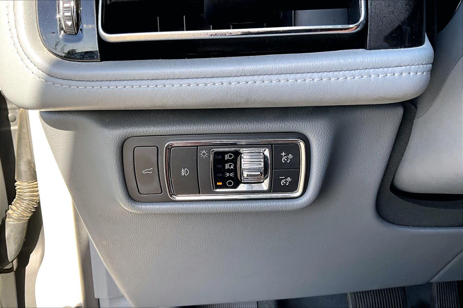 2020 Lincoln Aviator Reserve Pristine White Metallic Tri-Coat at Mercedes-Benz of Houston North
