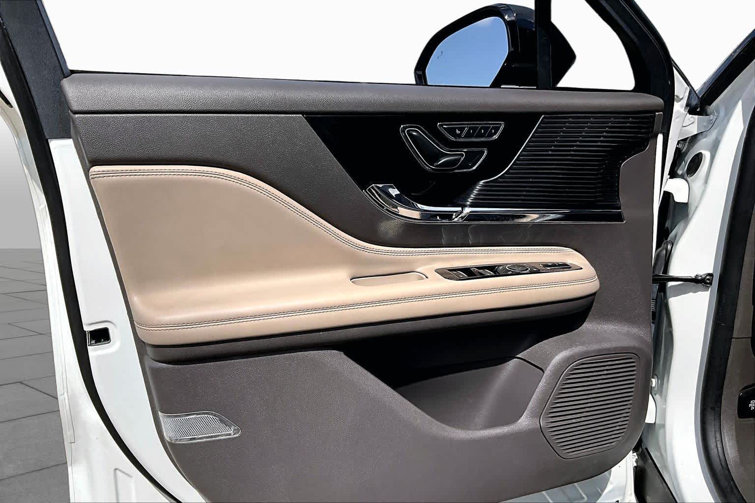 2022 Lincoln Corsair Standard Pristine White Metallic Tri-Coat at Mercedes-Benz of Houston North