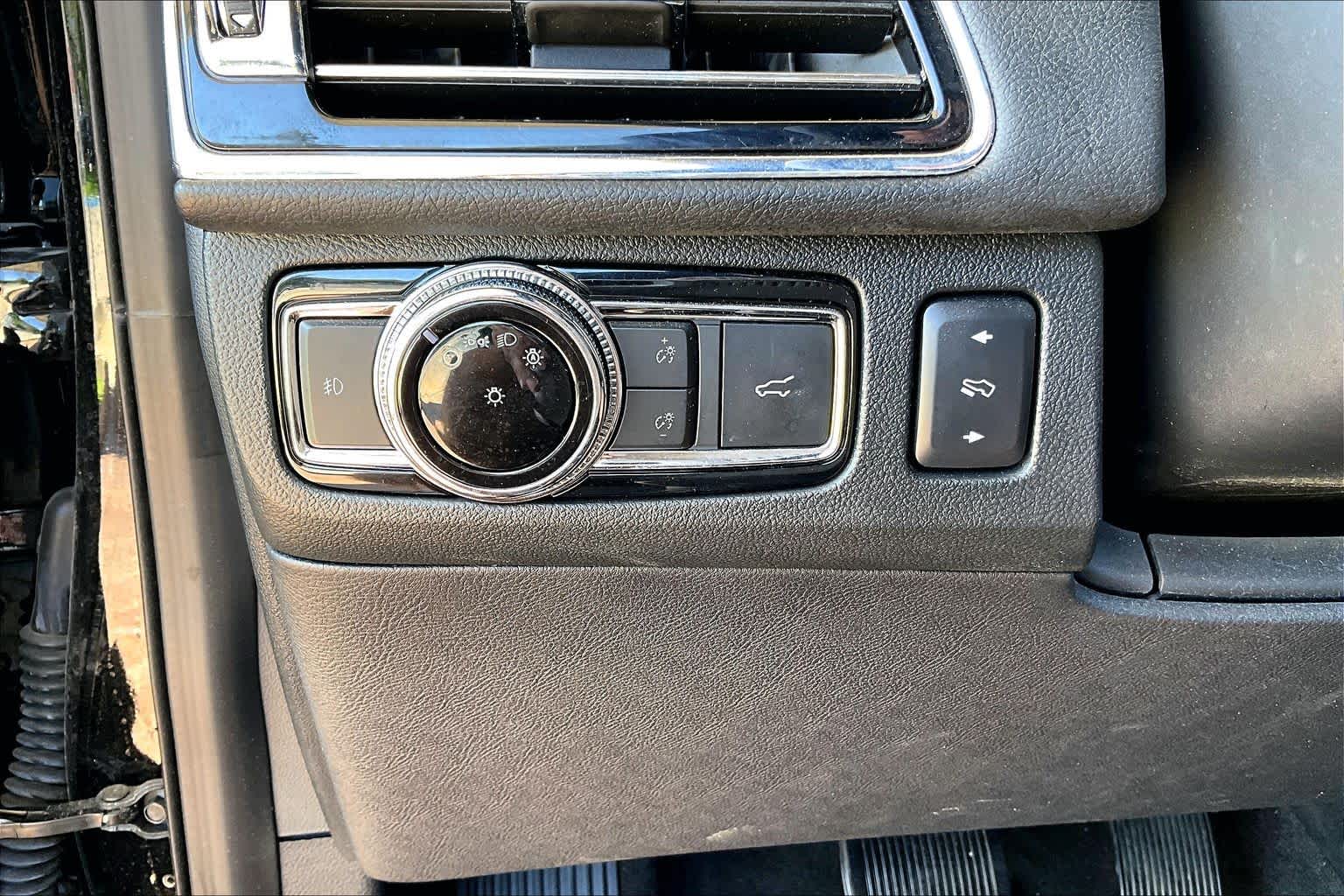 2018 Lincoln Navigator photo 33 of 34