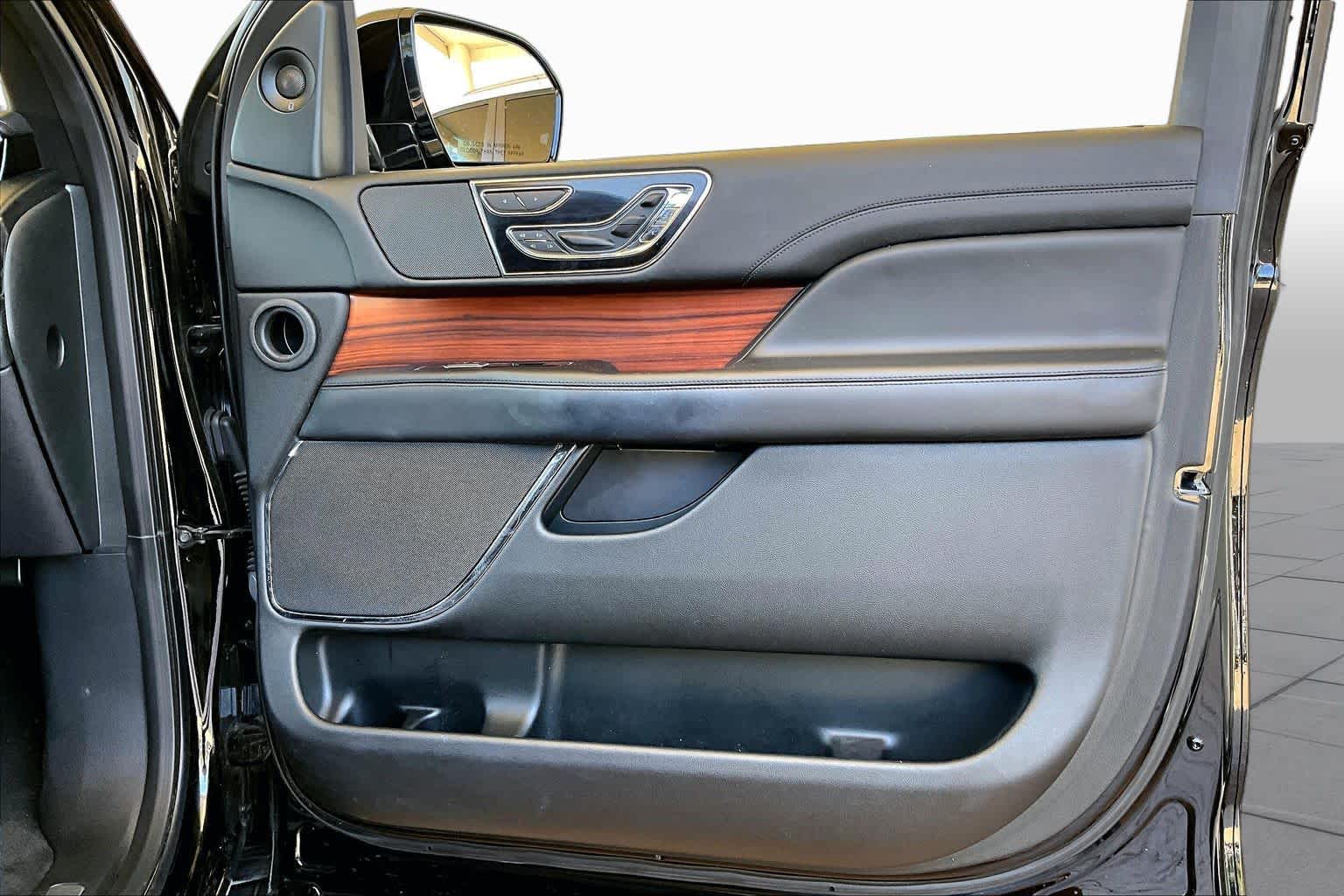 2018 Lincoln Navigator photo 21 of 34