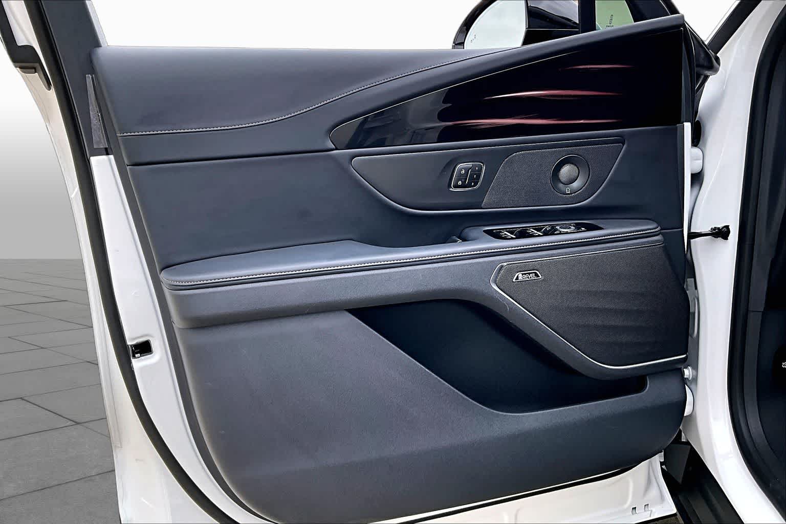 2025 Lincoln Nautilus Reserve White Platinum Metallic Tri-Coat at AutoNation USA Houston