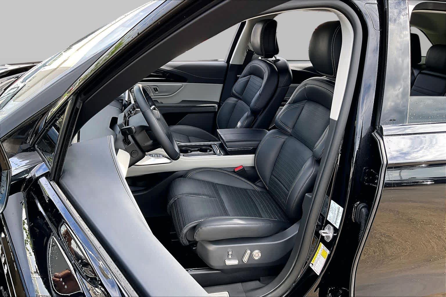 2024 Lincoln Nautilus Reserve Infinite Black Metallic Clearcoat at AutoNation USA Houston