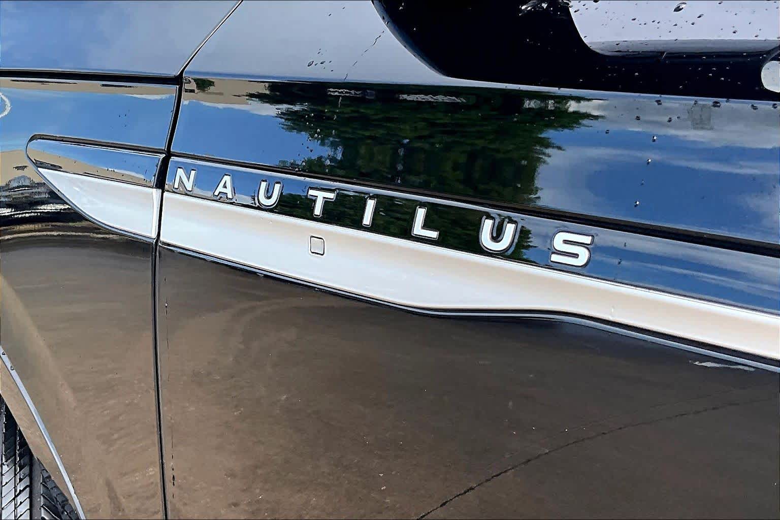 2024 Lincoln Nautilus Reserve Infinite Black Metallic Clearcoat at AutoNation USA Houston