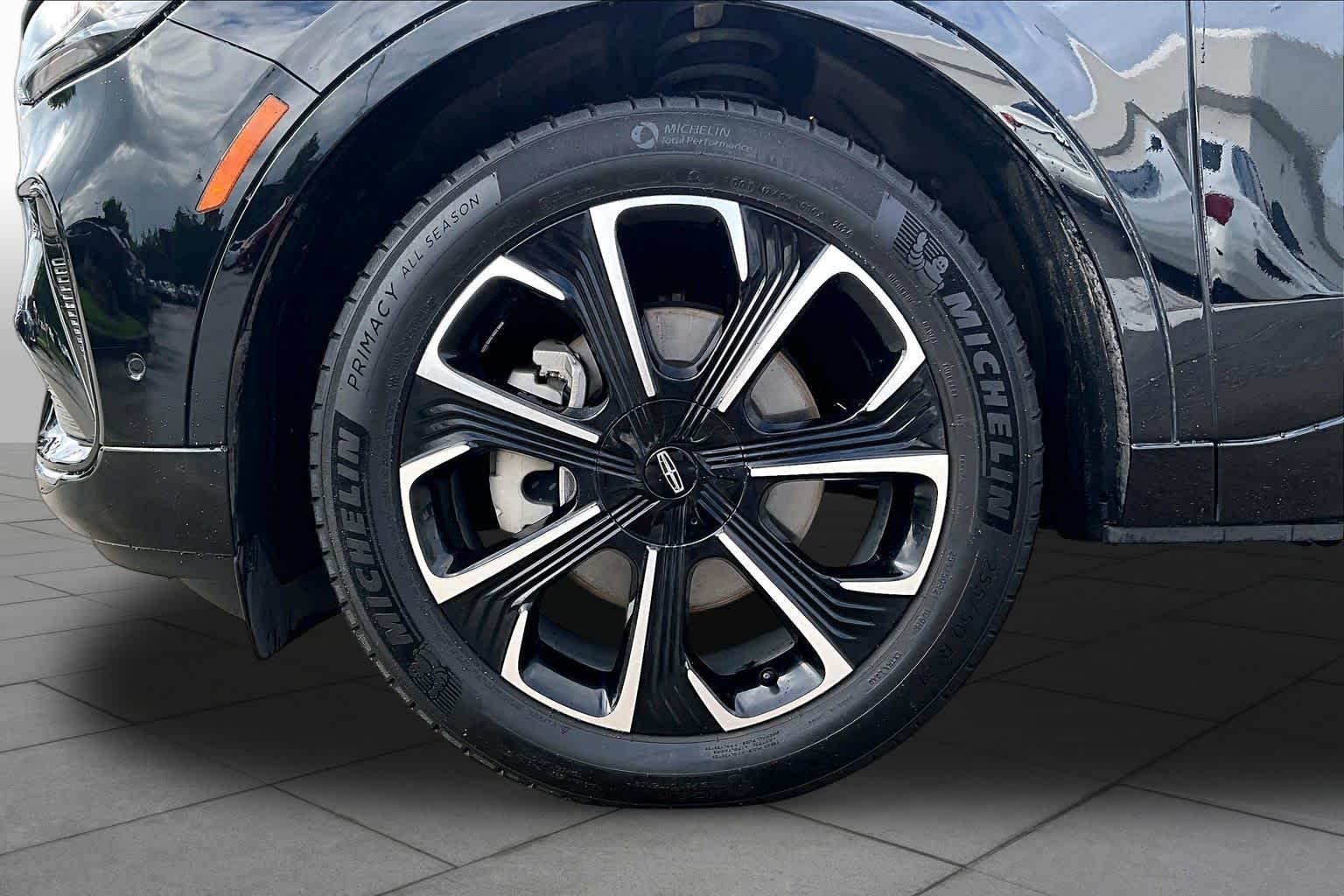 2024 Lincoln Nautilus Reserve Infinite Black Metallic Clearcoat at AutoNation USA Houston
