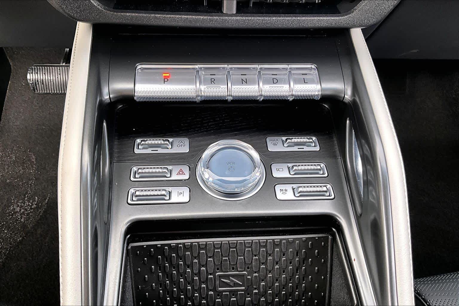 2024 Lincoln Nautilus Reserve Infinite Black Metallic Clearcoat at AutoNation USA Houston