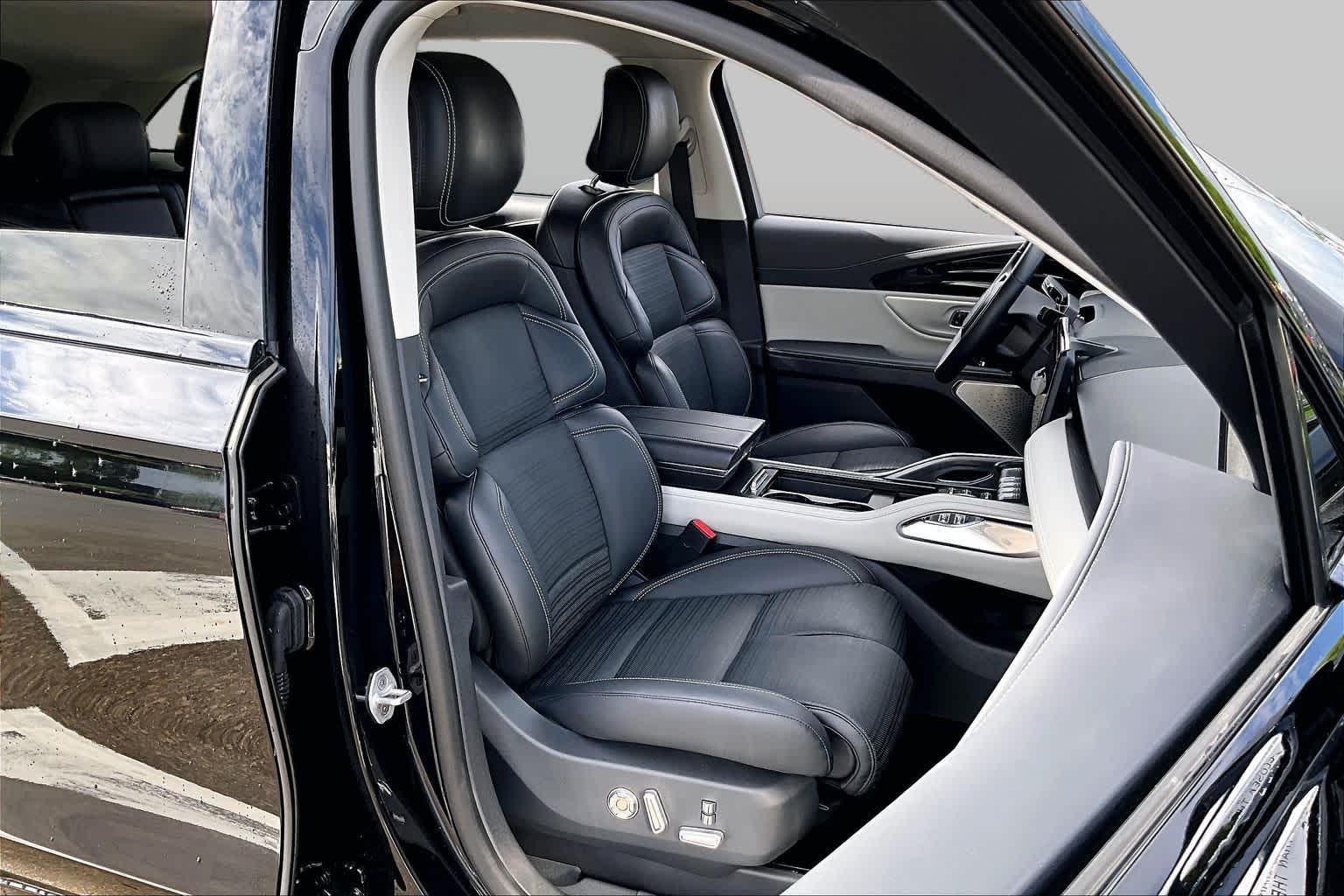 2024 Lincoln Nautilus Reserve Infinite Black Metallic Clearcoat at AutoNation USA Houston