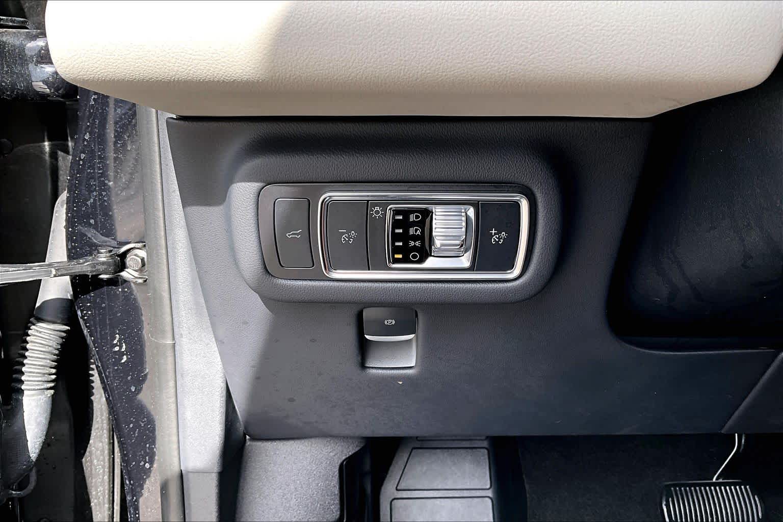 2024 Lincoln Nautilus Reserve Infinite Black Metallic Clearcoat at AutoNation USA Houston
