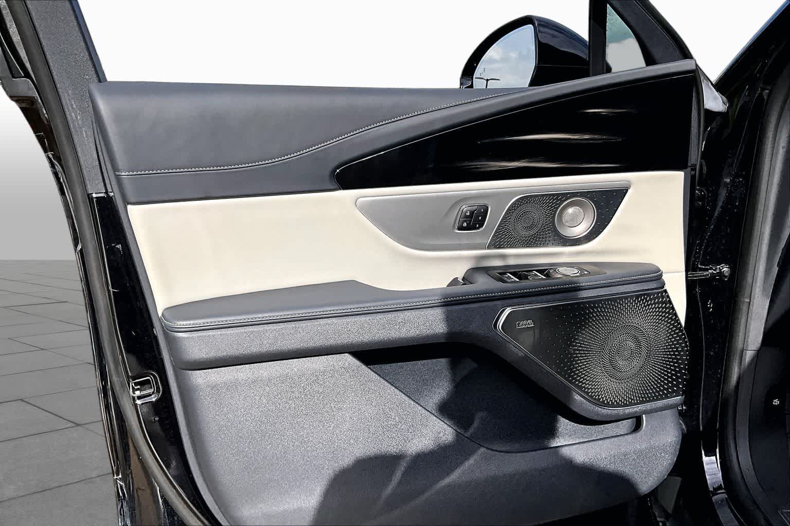 2024 Lincoln Nautilus Reserve Infinite Black Metallic Clearcoat at AutoNation USA Houston