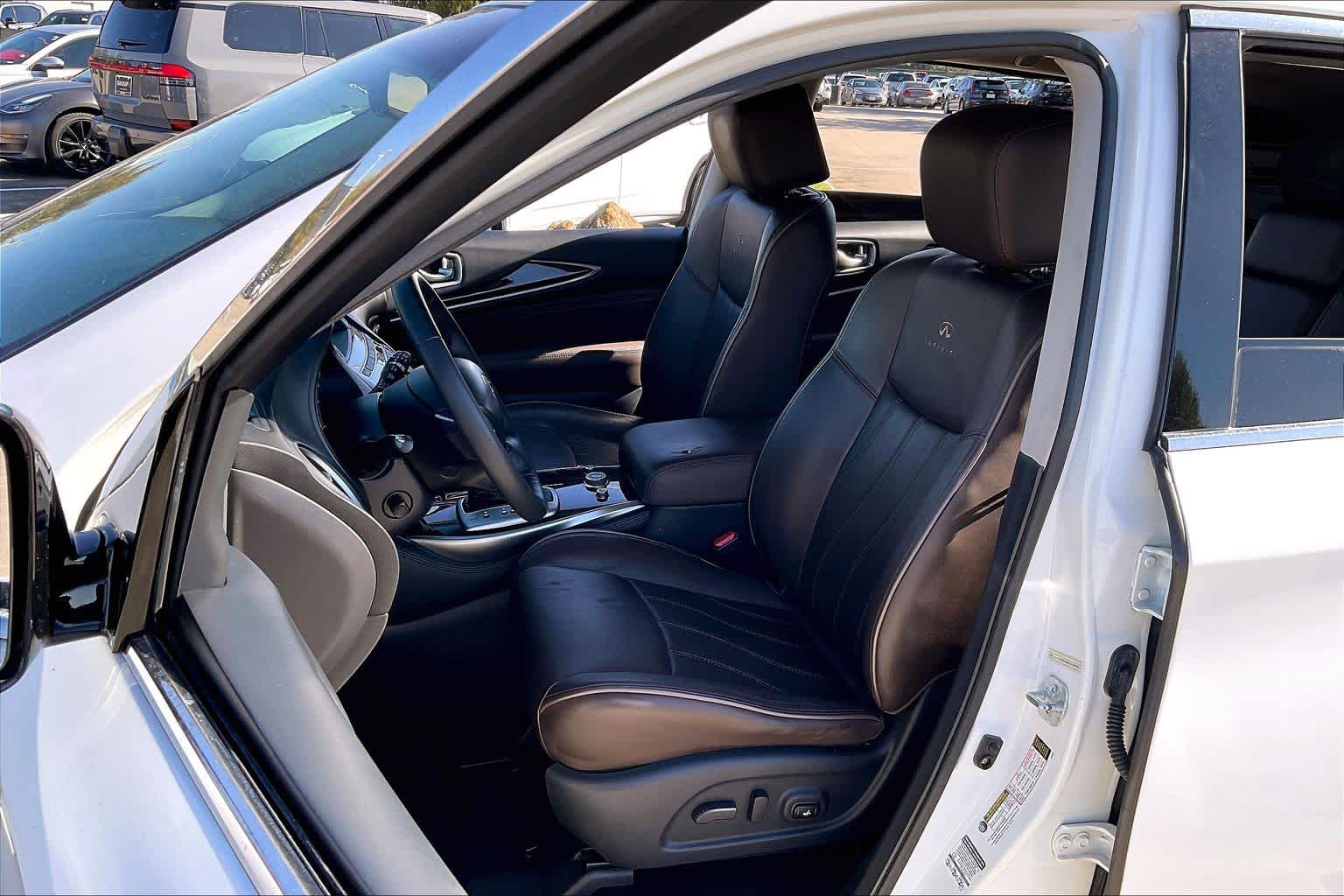 2013 INFINITI JX35  Moonlight White at Sterling McCall Nissan