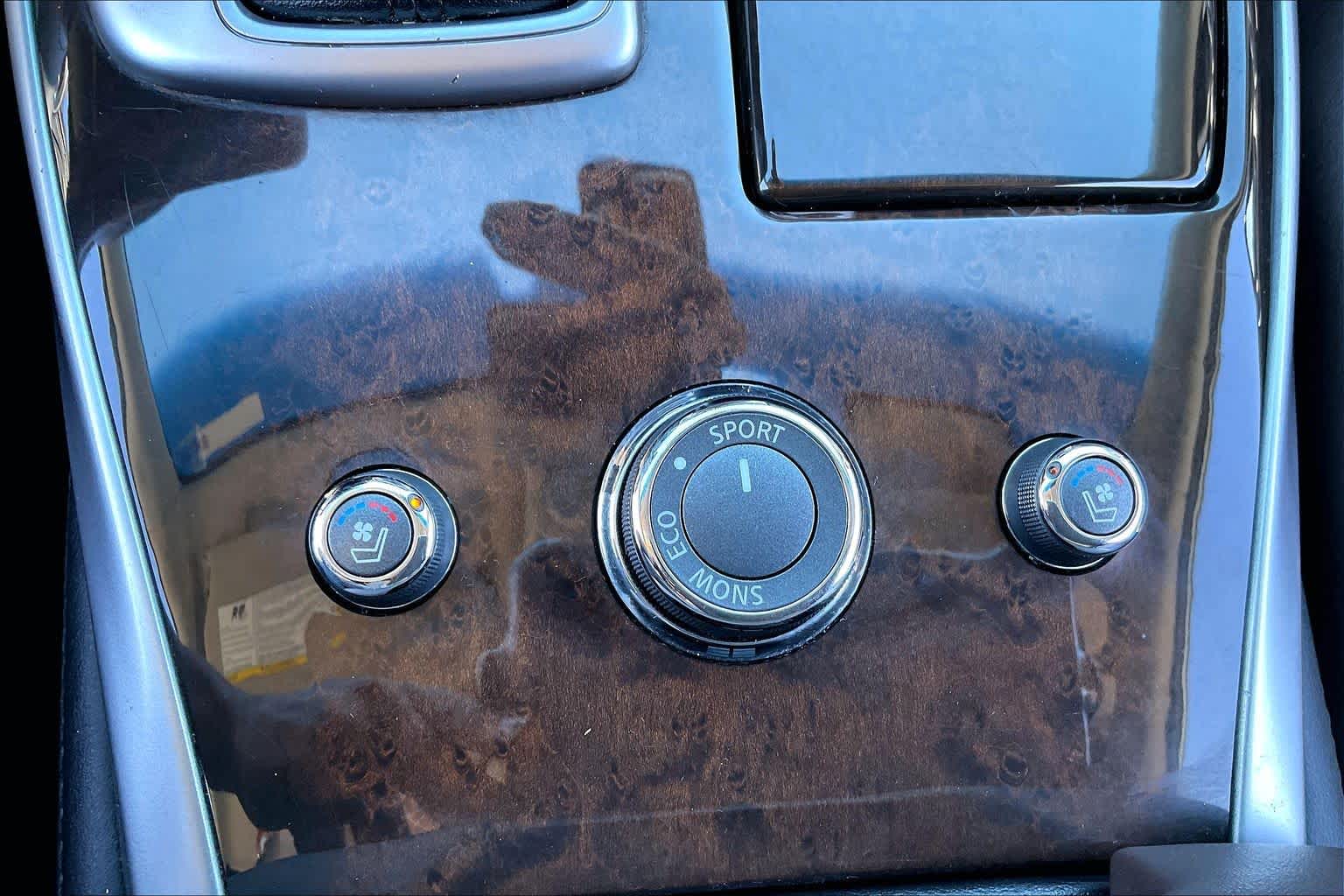 2013 INFINITI JX35  Moonlight White at Sterling McCall Nissan