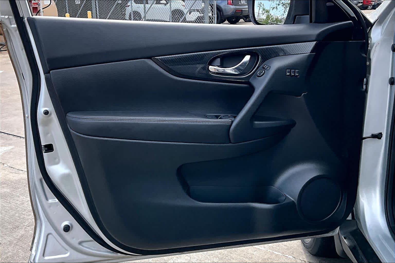 2020 Nissan Rogue SL Brilliant Silver Metallic at Sterling McCall Nissan