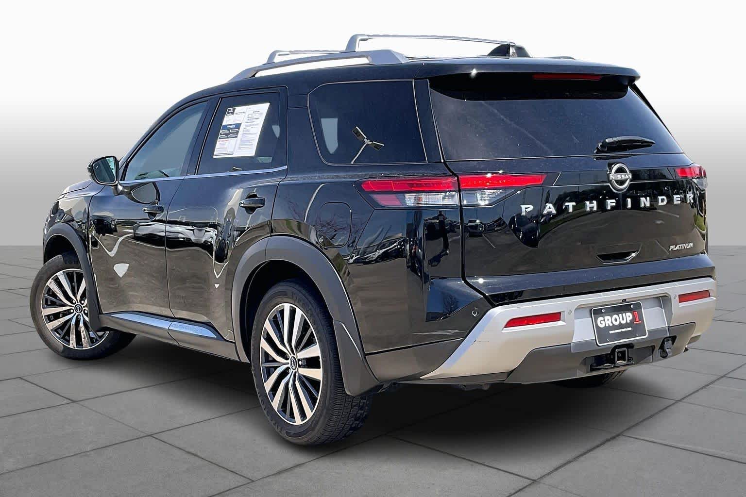 2022 Nissan Pathfinder Platinum - 10