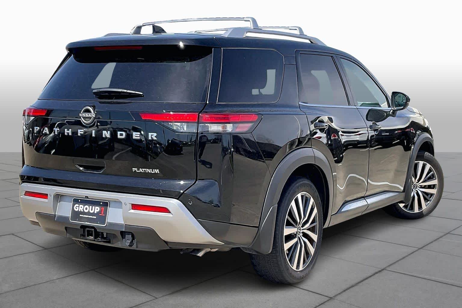 2022 Nissan Pathfinder Platinum - 11