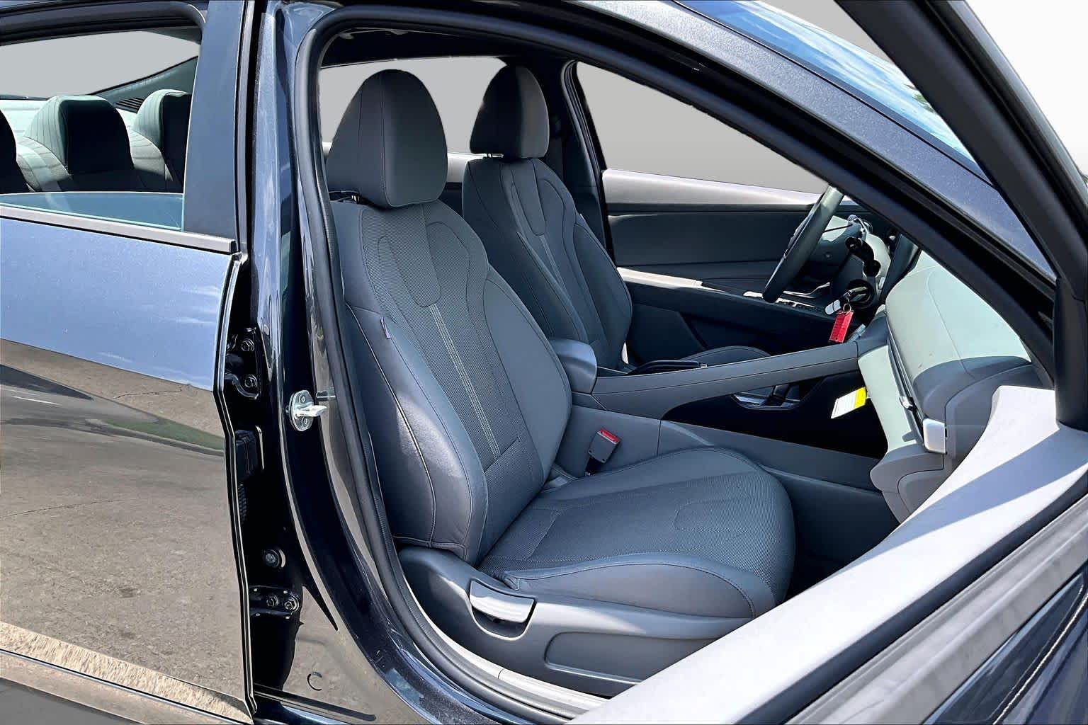 2021 Hyundai Elantra SE Portofino Gray at HGreg Houston