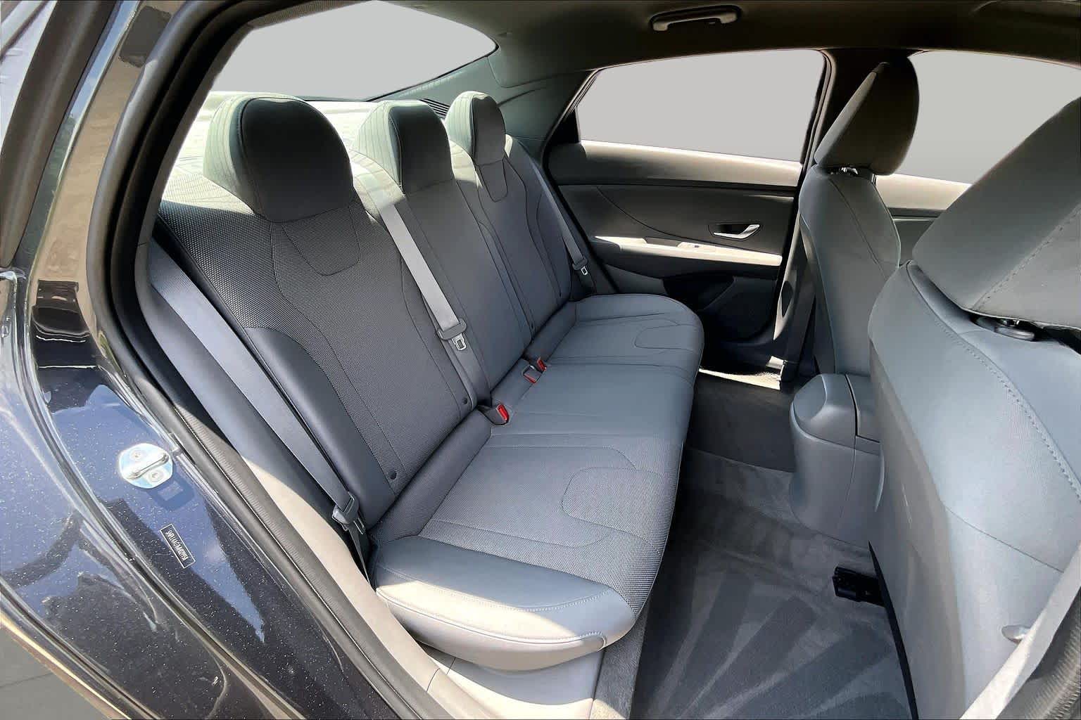 2021 Hyundai Elantra SE Portofino Gray at HGreg Houston