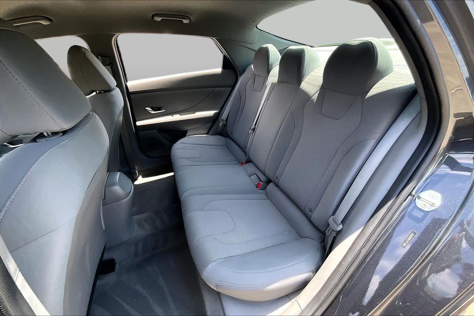 2021 Hyundai Elantra SE Portofino Gray at HGreg Houston