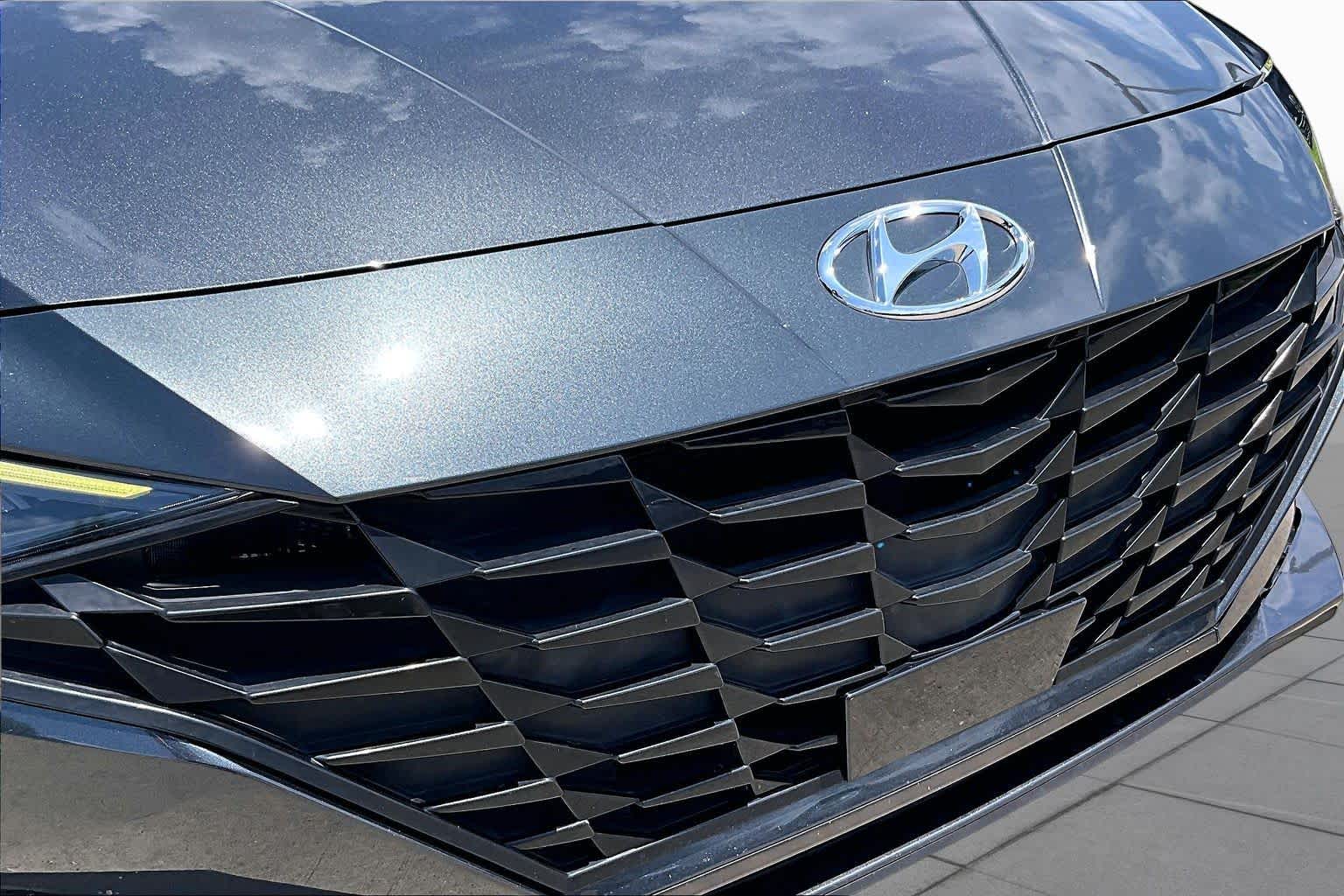 2021 Hyundai Elantra SE Portofino Gray at HGreg Houston
