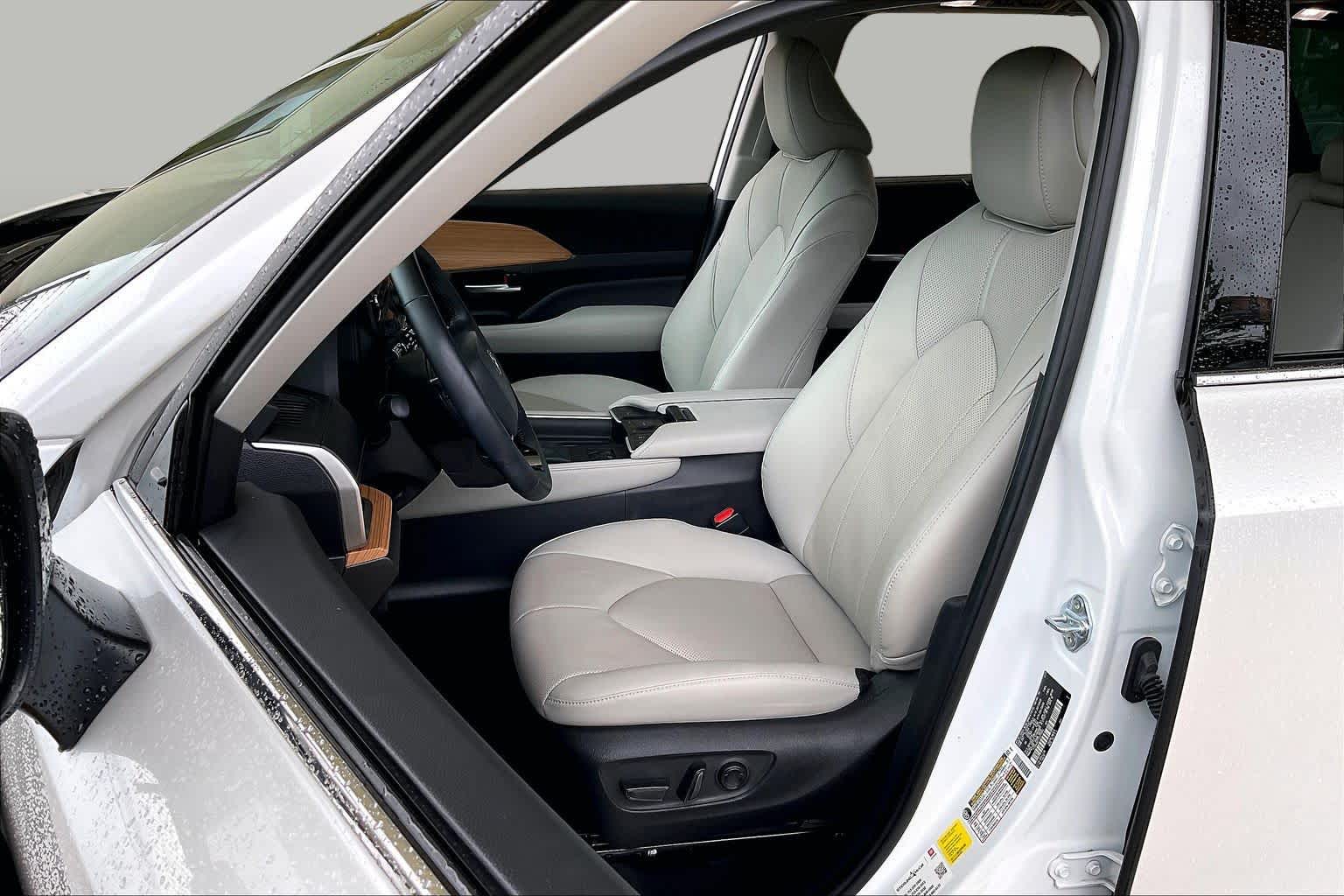 2025 Toyota Grand Highlander Limited Wind Chill Pearl at Group 1 Toyota Southwest