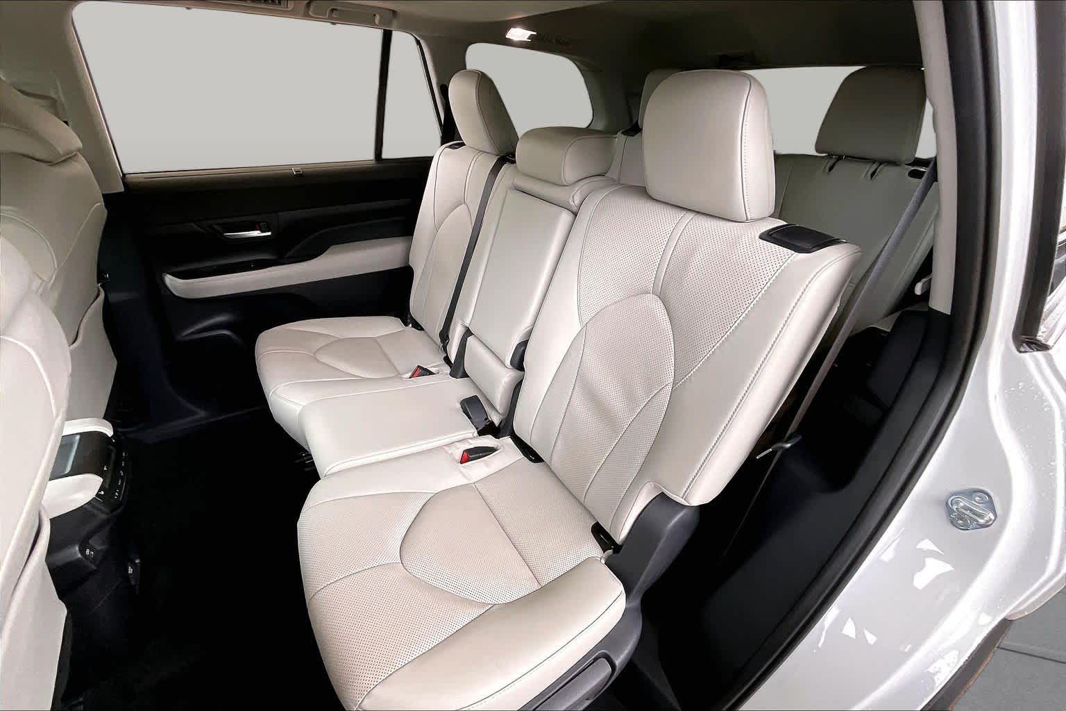 2025 Toyota Grand Highlander Limited Wind Chill Pearl at Group 1 Toyota Southwest