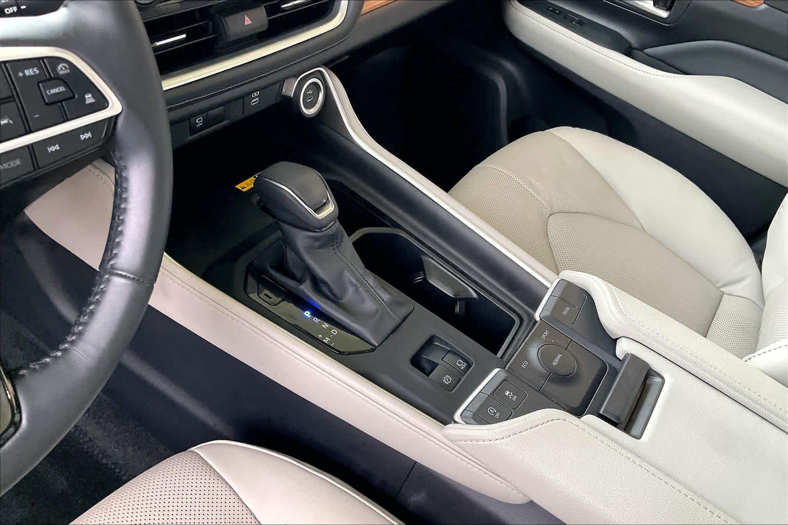 2025 Toyota Grand Highlander Limited Wind Chill Pearl at Group 1 Toyota Southwest