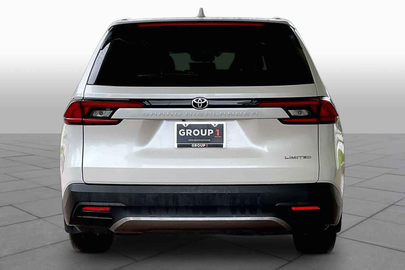 2025 Toyota Grand Highlander Limited Wind Chill Pearl at Group 1 Toyota Southwest