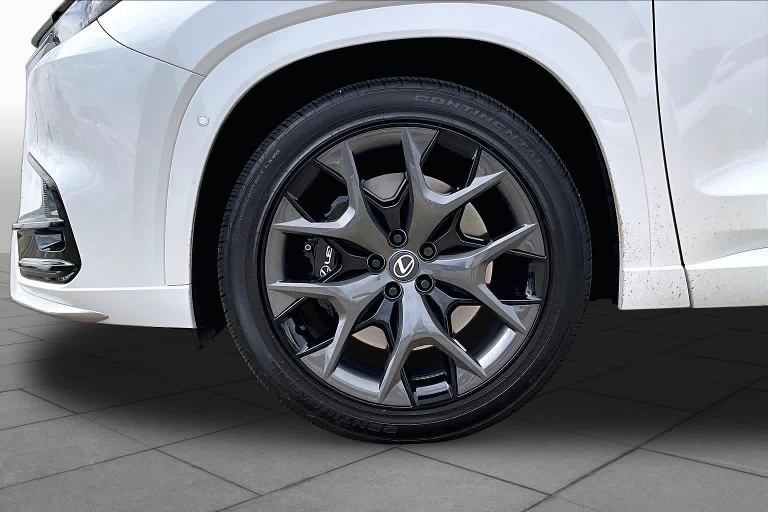 2026 Lexus TX 500h photo 10 of 35