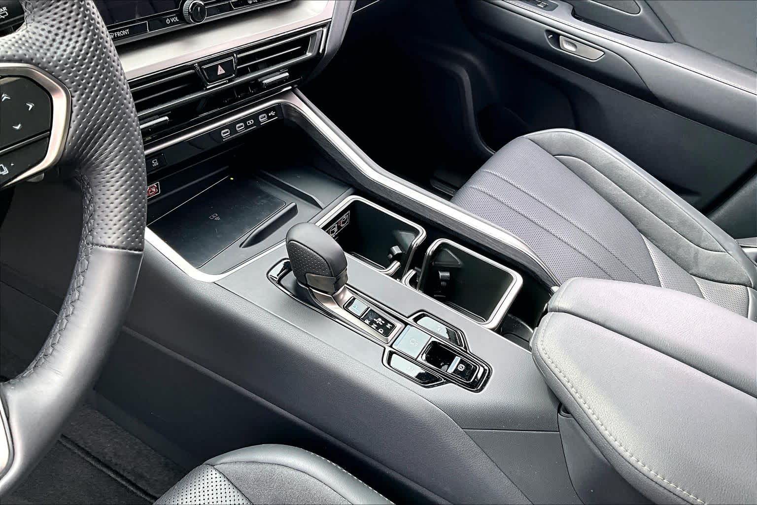 2026 Lexus TX 500h photo 15 of 35