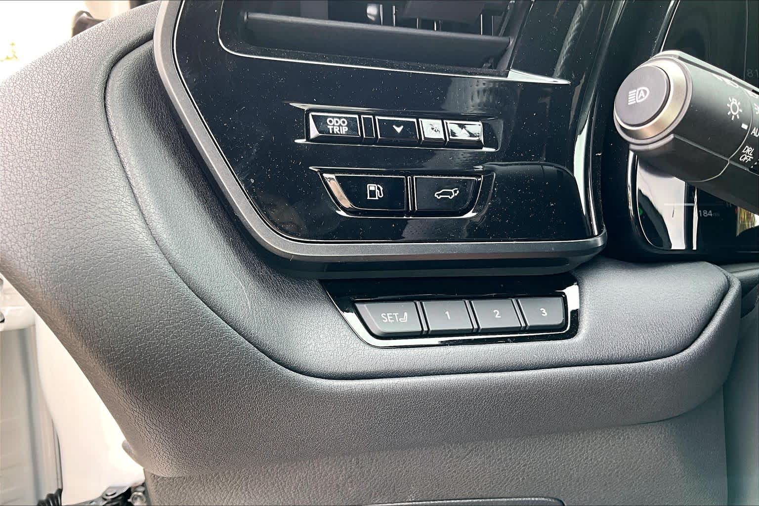 2026 Lexus TX 500h photo 34 of 35