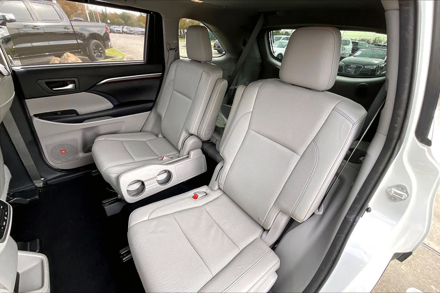 2016 Toyota Highlander Limited Blizzard Pearl at AutoNation USA Katy