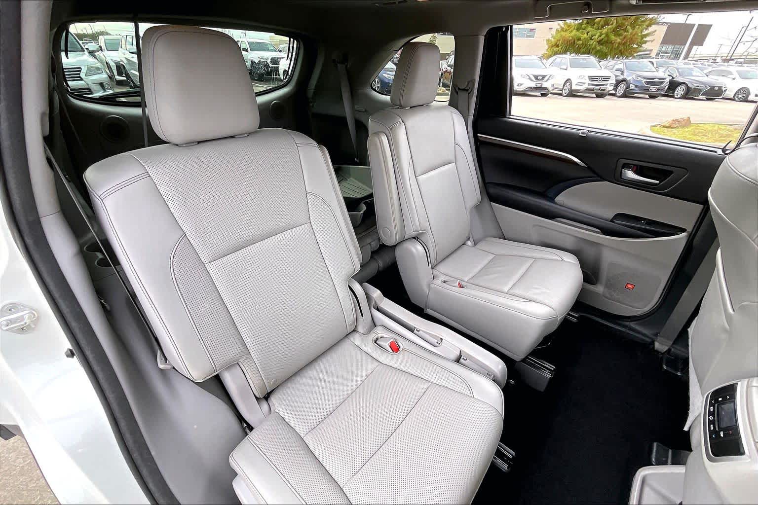 2016 Toyota Highlander Limited Blizzard Pearl at AutoNation USA Katy