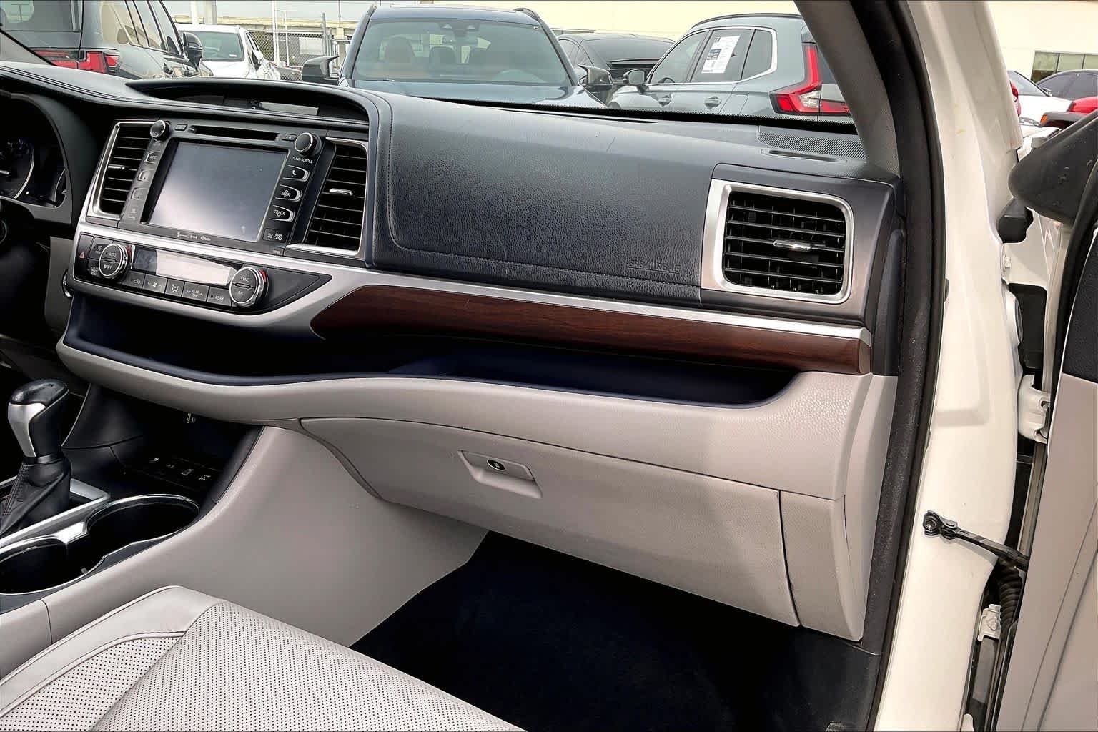 2016 Toyota Highlander Limited Blizzard Pearl at AutoNation USA Katy