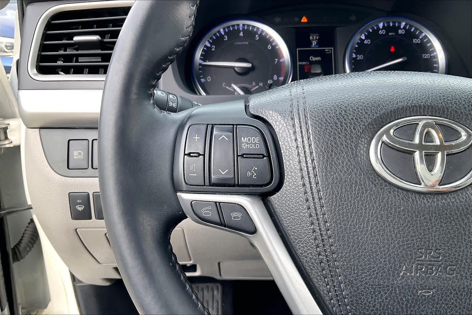 2016 Toyota Highlander Limited Blizzard Pearl at AutoNation USA Katy