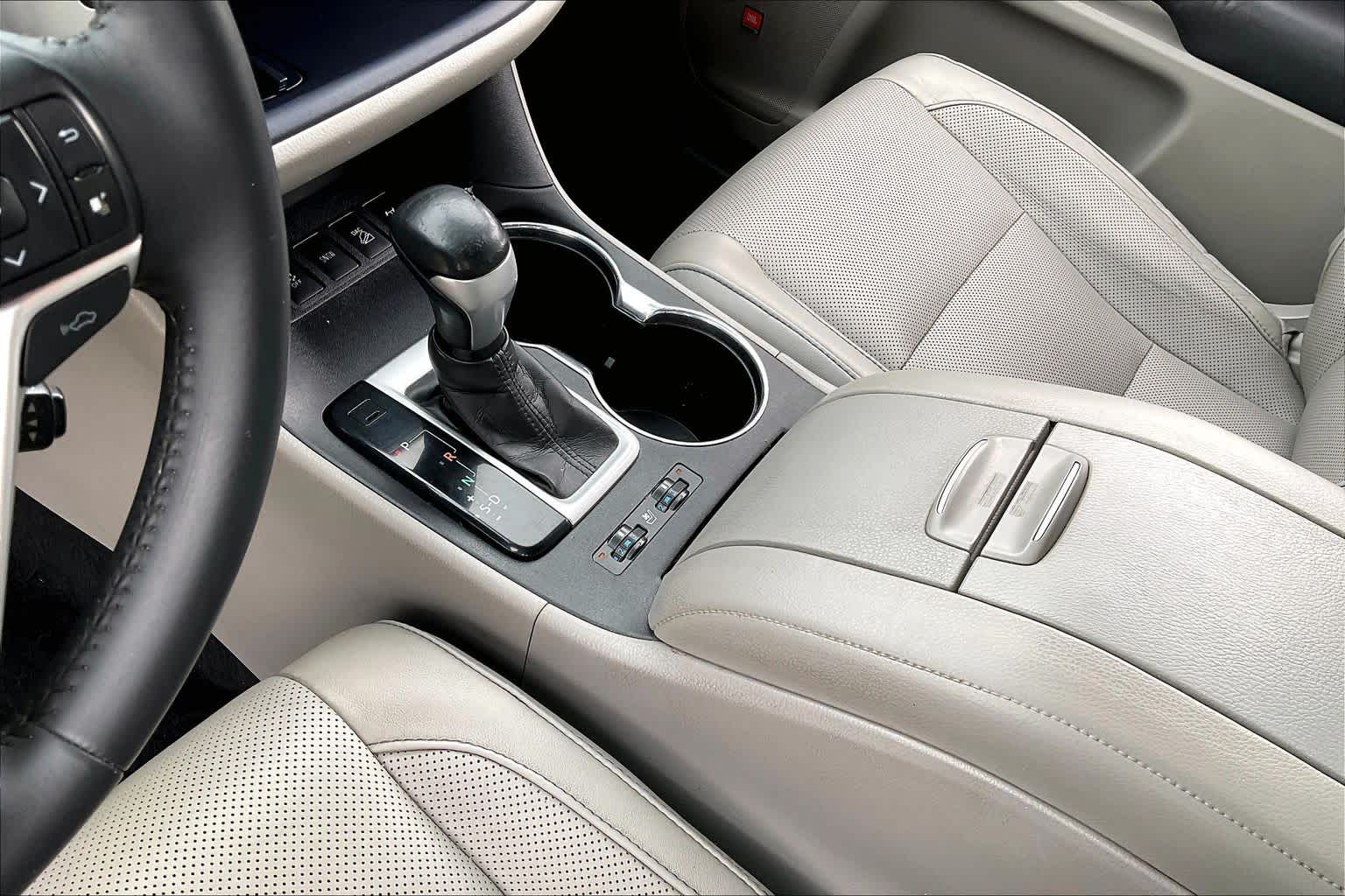 2016 Toyota Highlander Limited Blizzard Pearl at AutoNation USA Katy