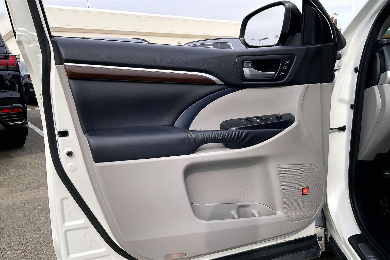 2016 Toyota Highlander Limited Blizzard Pearl at AutoNation USA Katy