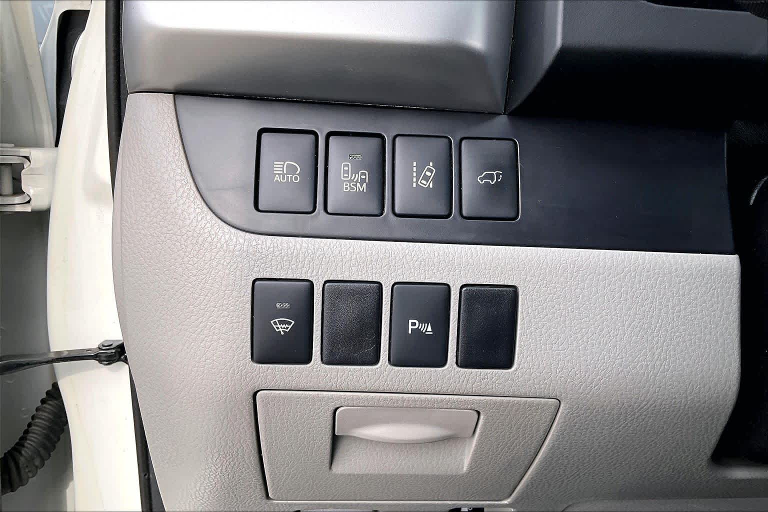 2016 Toyota Highlander Limited Blizzard Pearl at AutoNation USA Katy