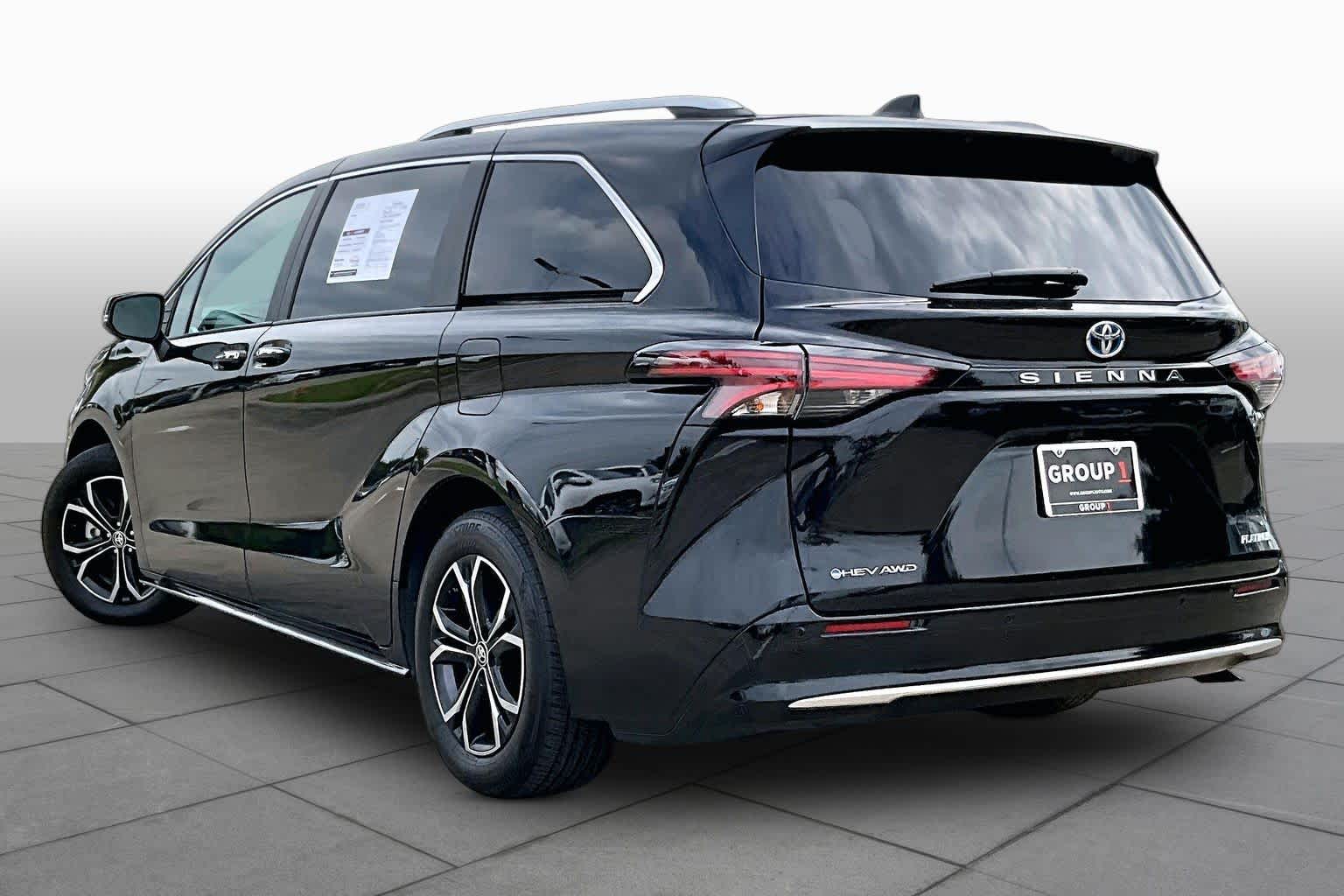 2025 Toyota Sienna photo 11 of 35